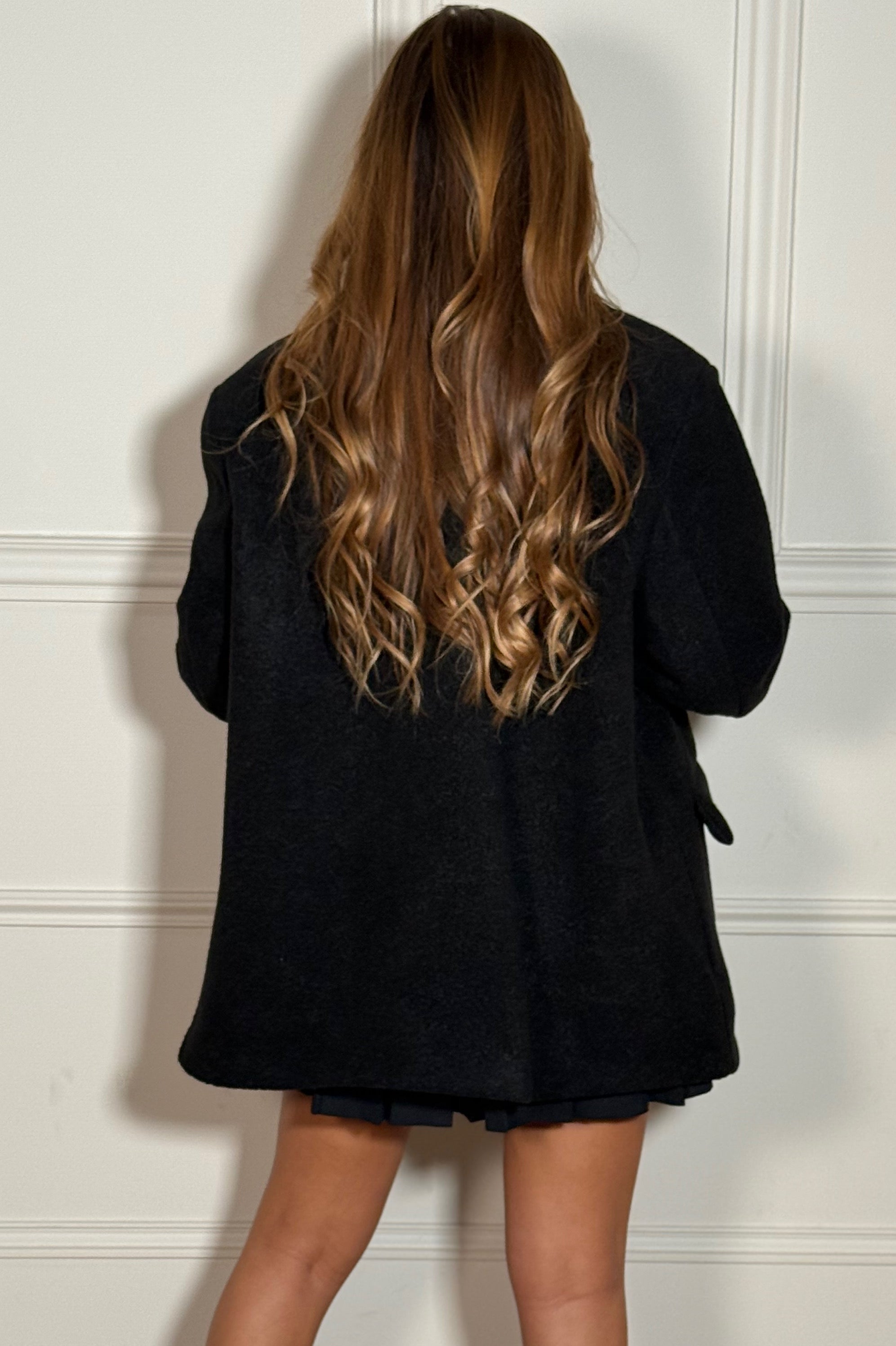 Détail des finitions et coutures du blazer feutré
