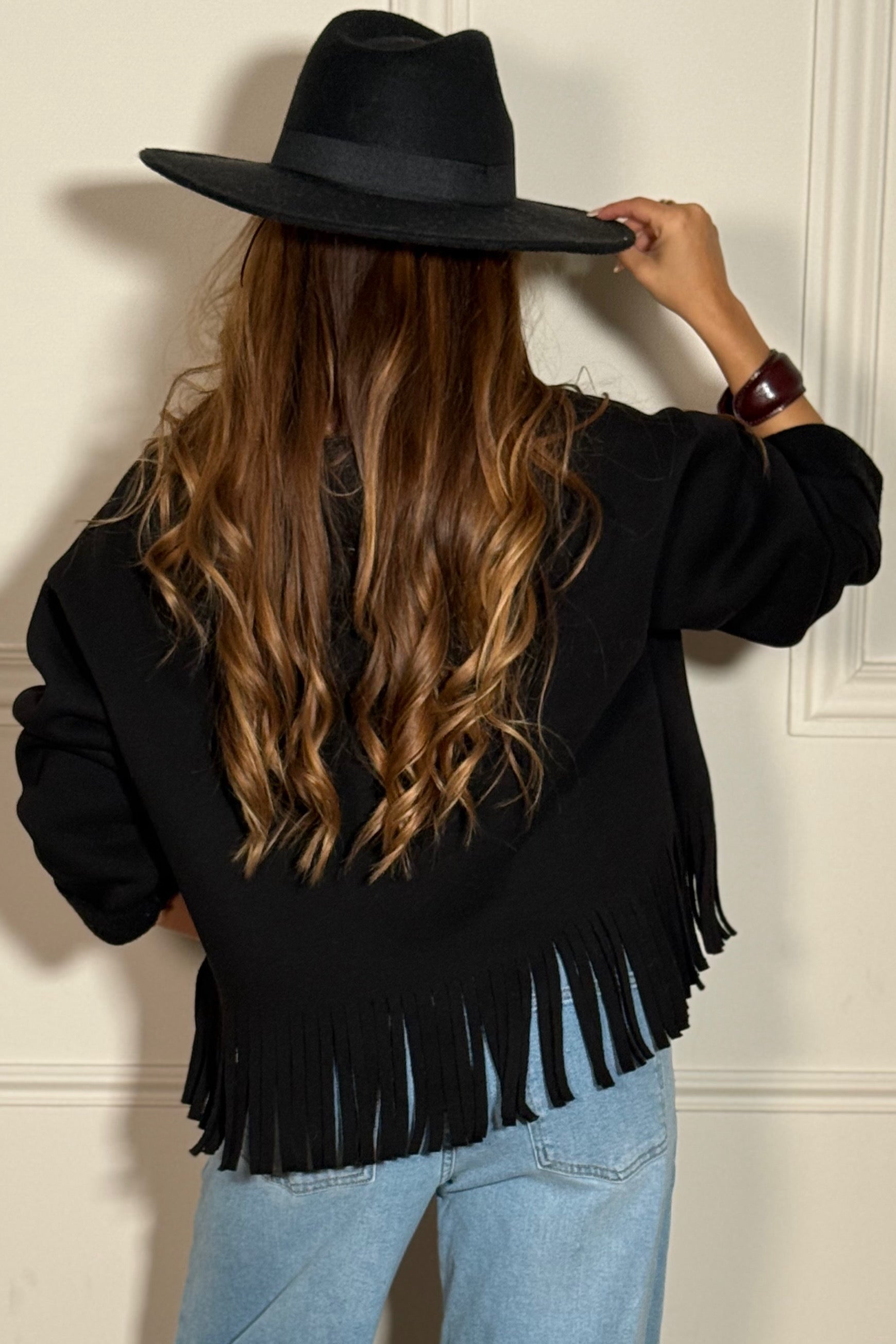 Sweat à franges femme noir - vue de dos - détail franges élégantes BLOOSHOP