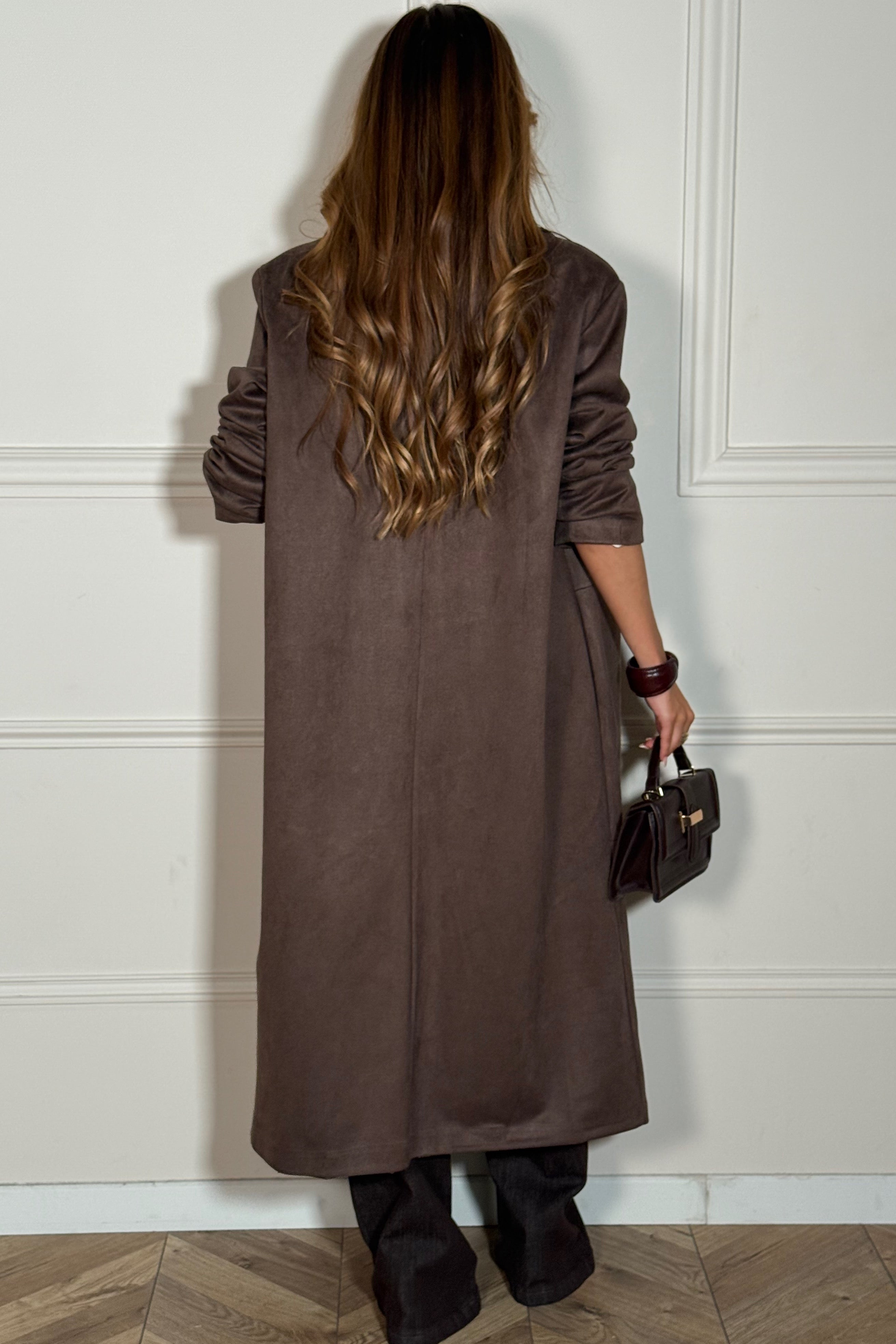 Détail col et finitions du manteau suédine femme - qualité premium BLOOSHOP