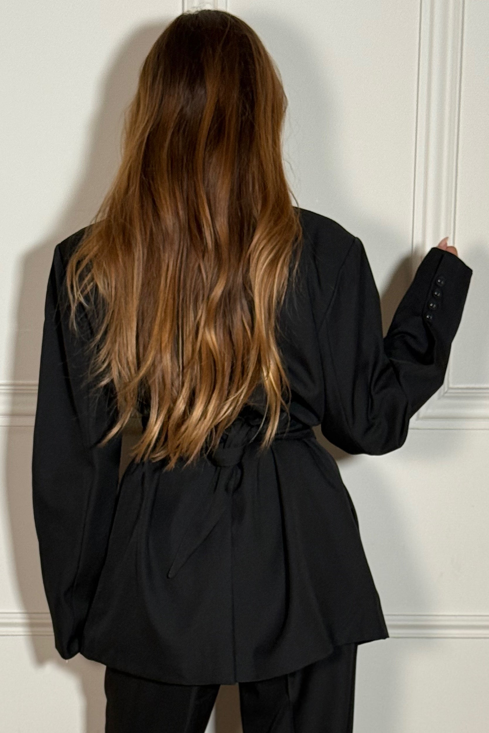 Détail du blazer croisé femme - boutonnage et finitions élégantes