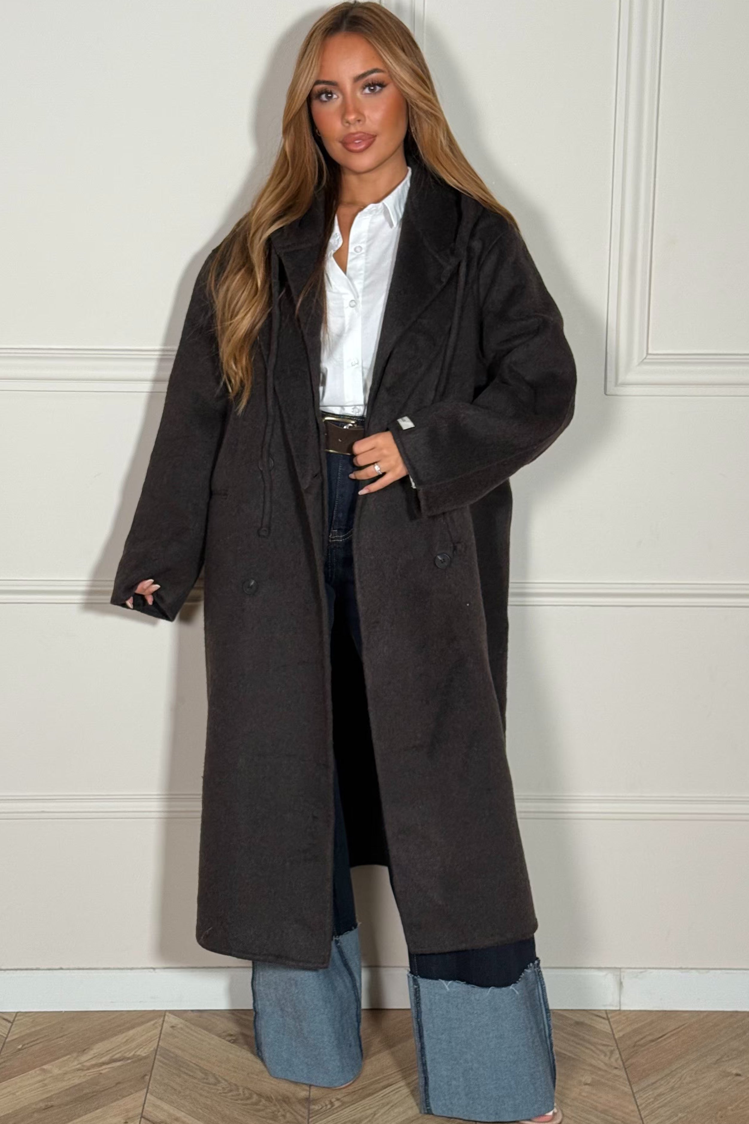 Manteau en laine artisanal fait main femme avec capuche amovible - vue de face
