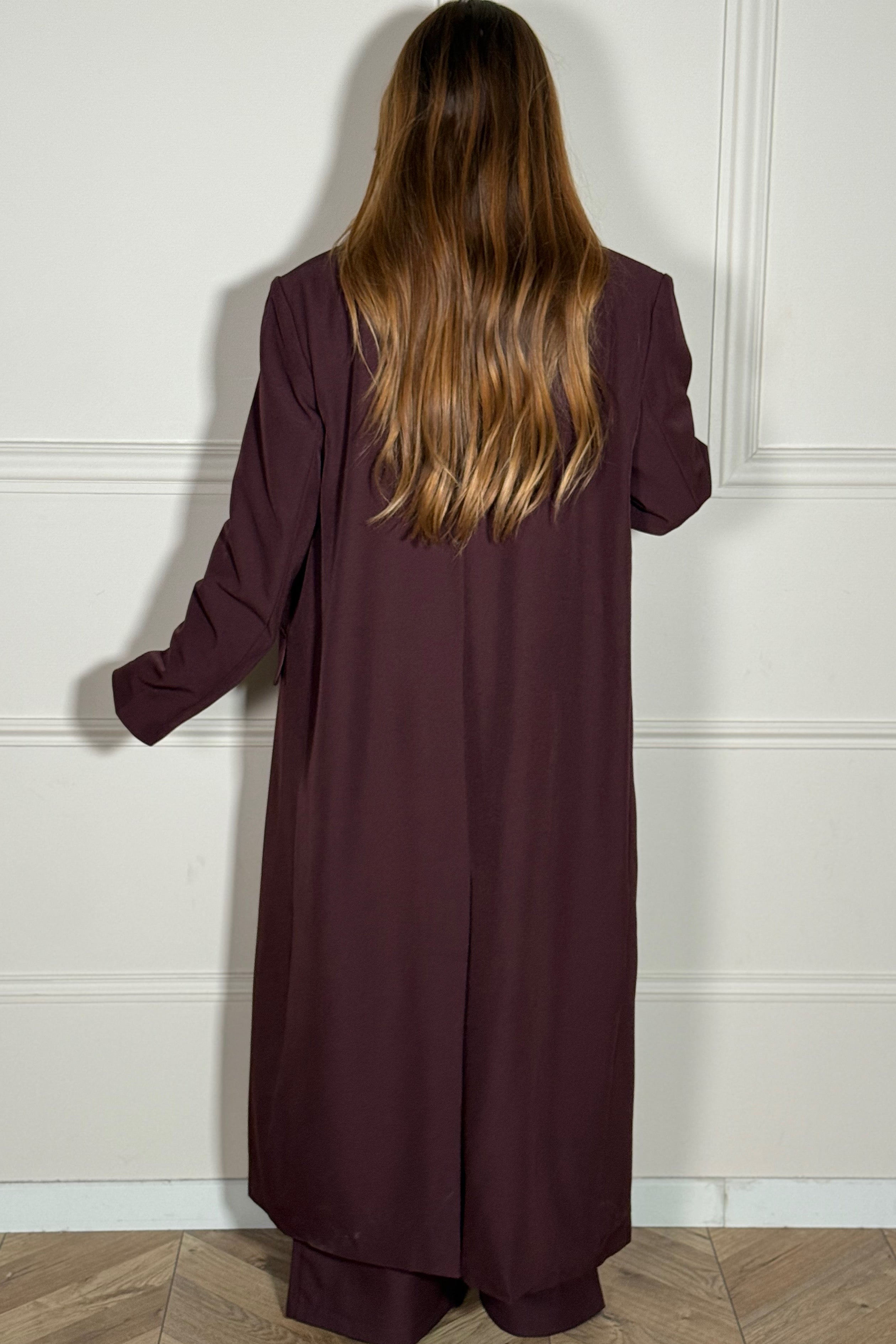 Vue arrière du blazer oversize femme, coupe parfaite et tombé impeccable