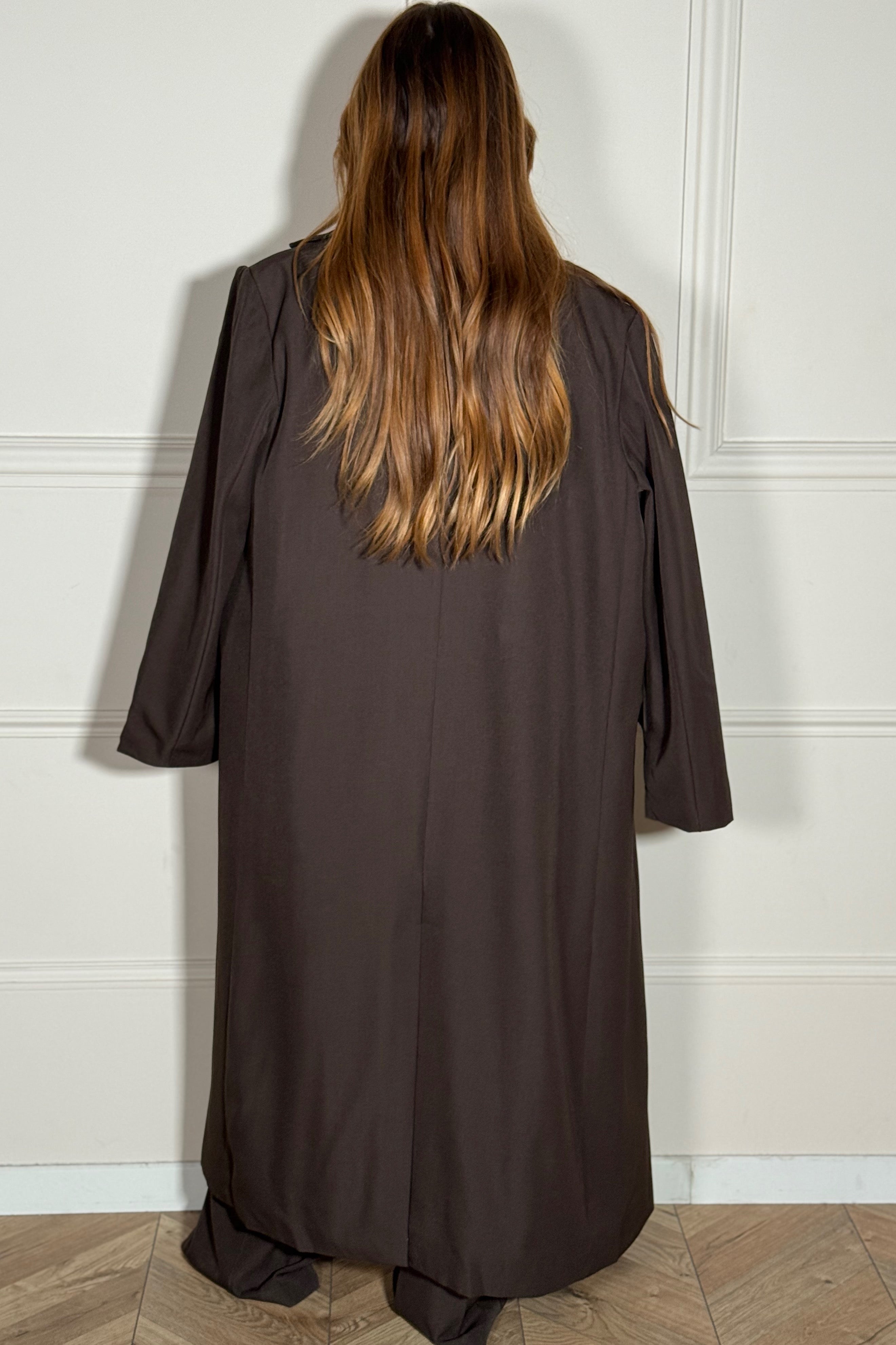 Vue arrière du blazer oversize femme marron, coupe parfaite et tombé impeccable