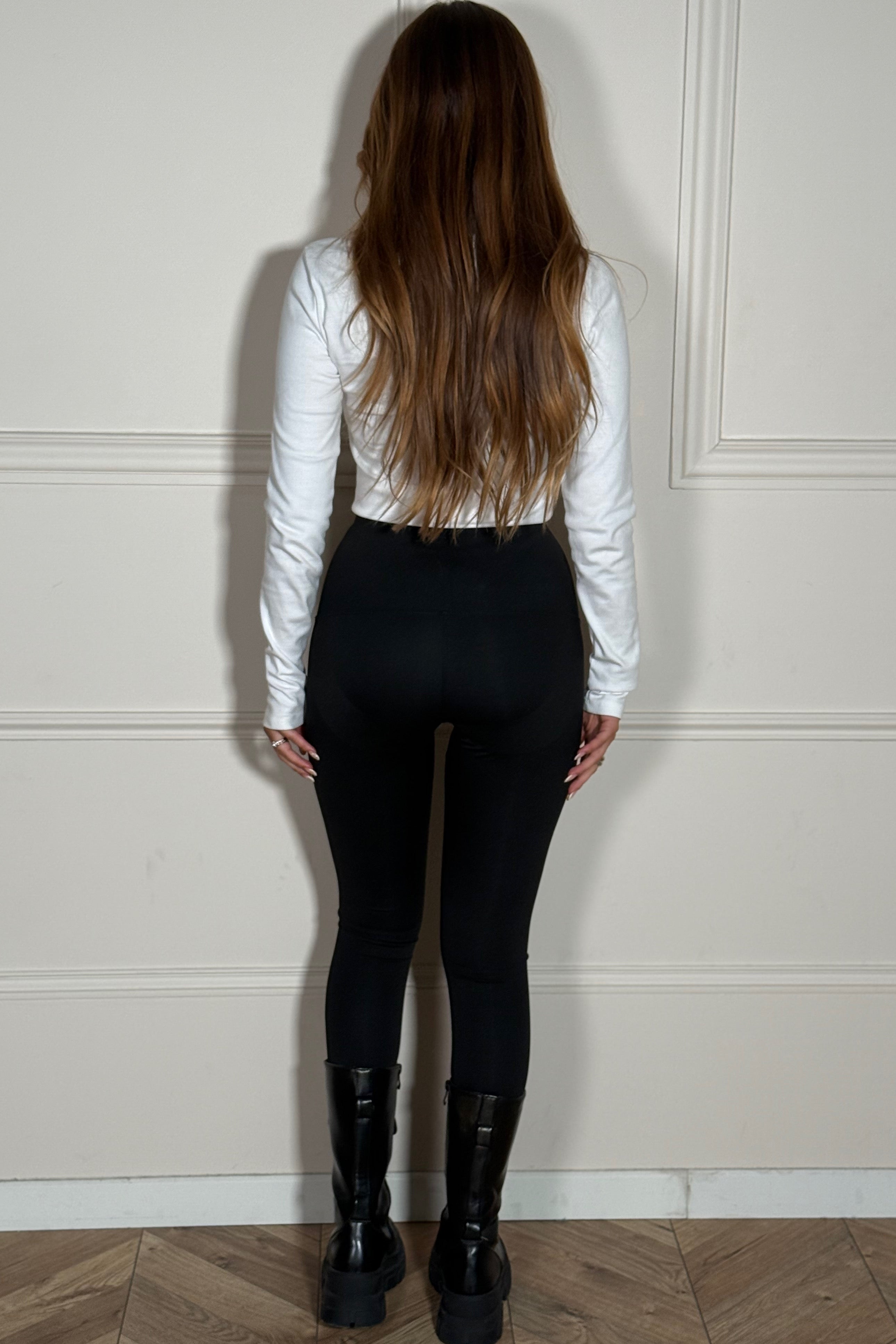 Détail du système de crochets innovant du legging gainant BLOOSHOP - Maintien optimal
