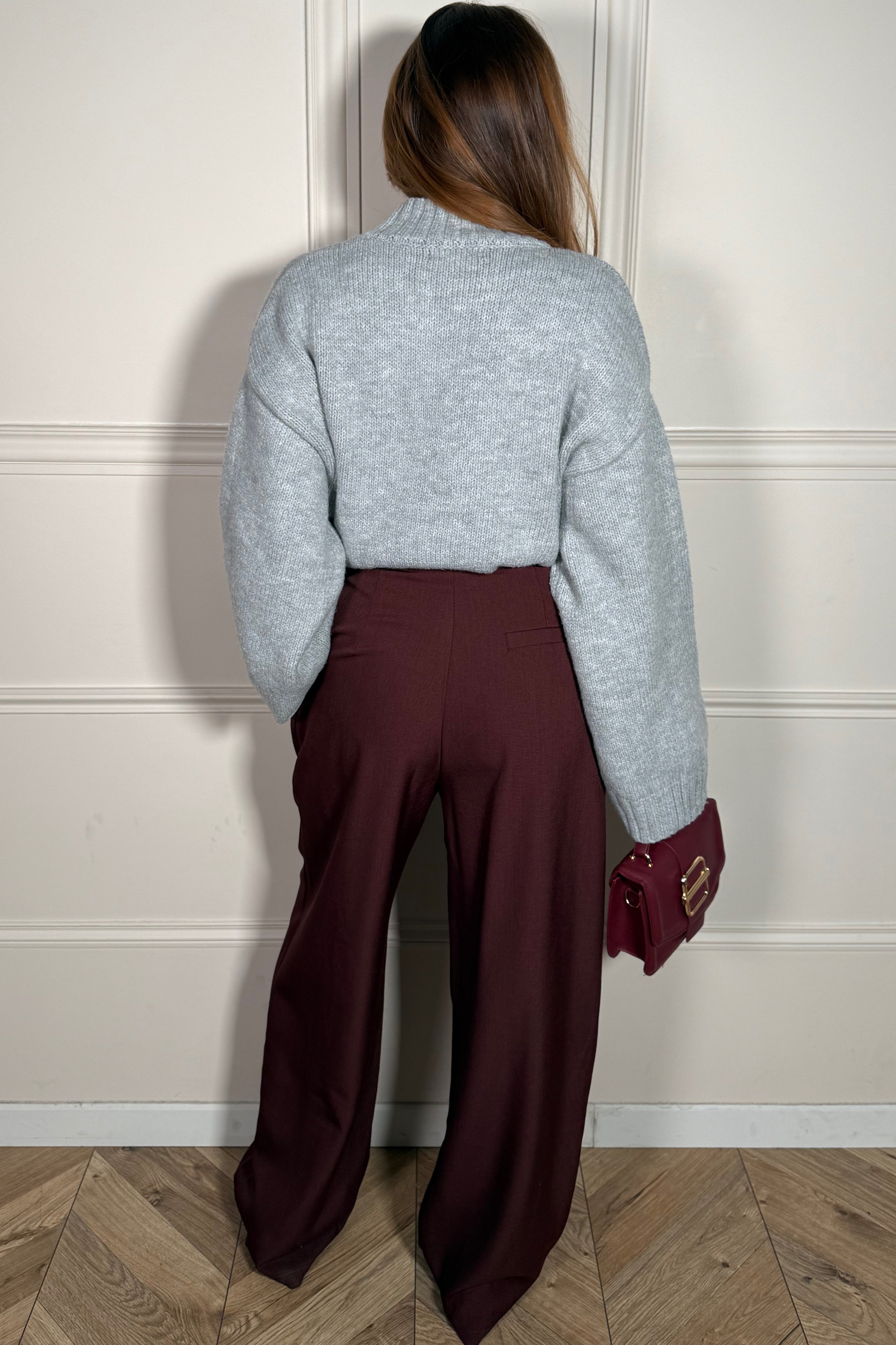 Détail du dos du pantalon oversize - tombé parfait et ligne épurée