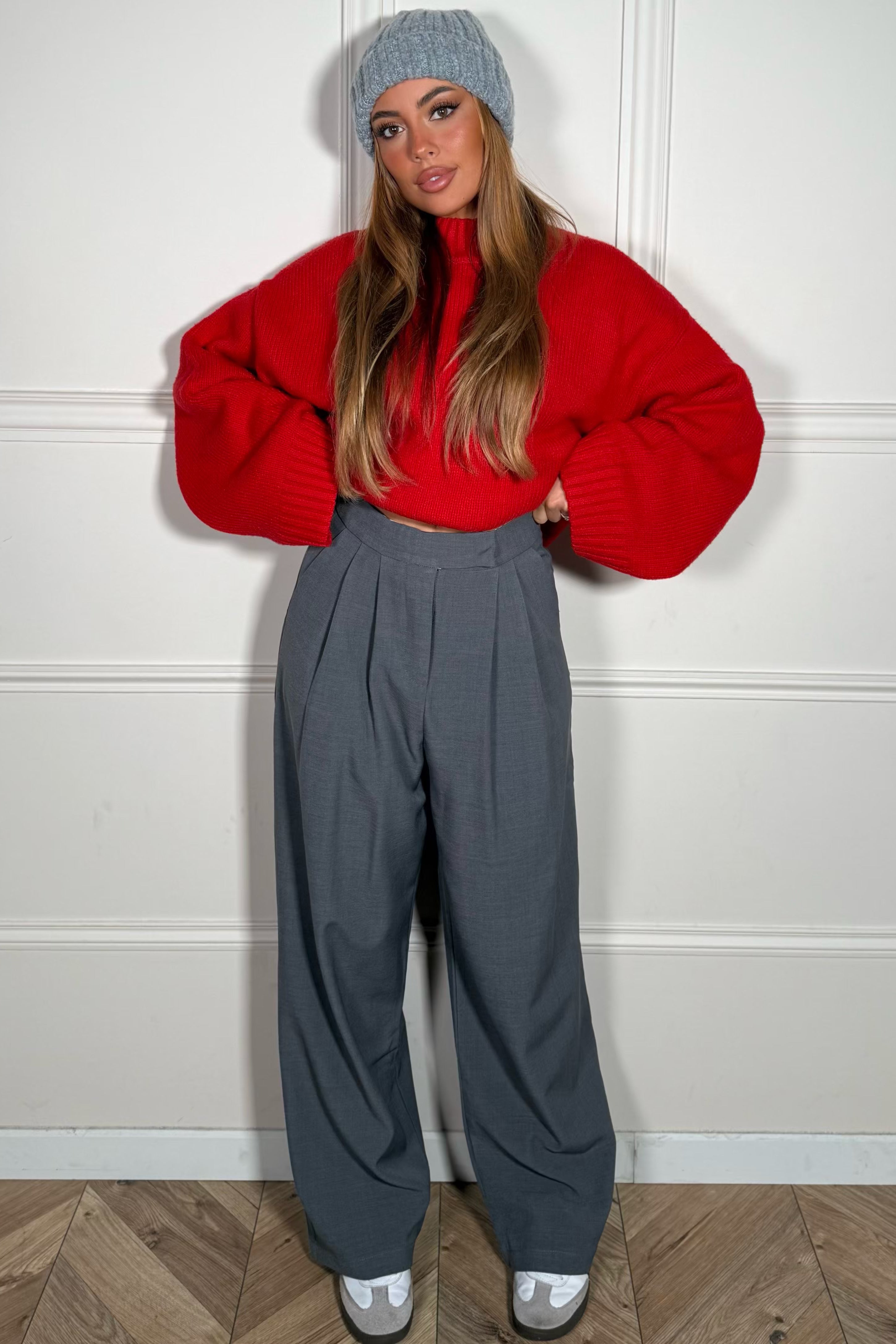 Pantalon à pince oversize femme vue de face - coupe moderne et élégante