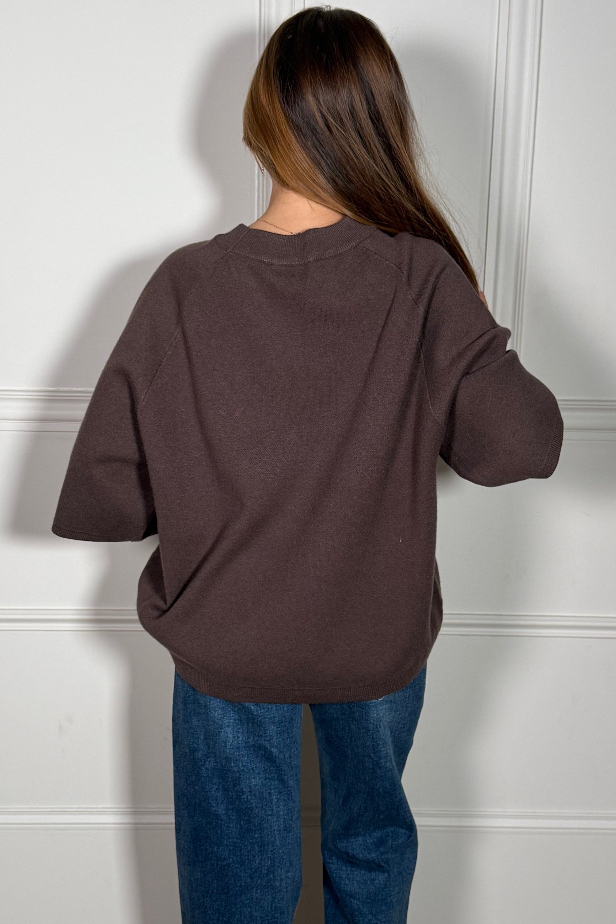 Détail du dos du pull femme manches courtes - qualité des finitions