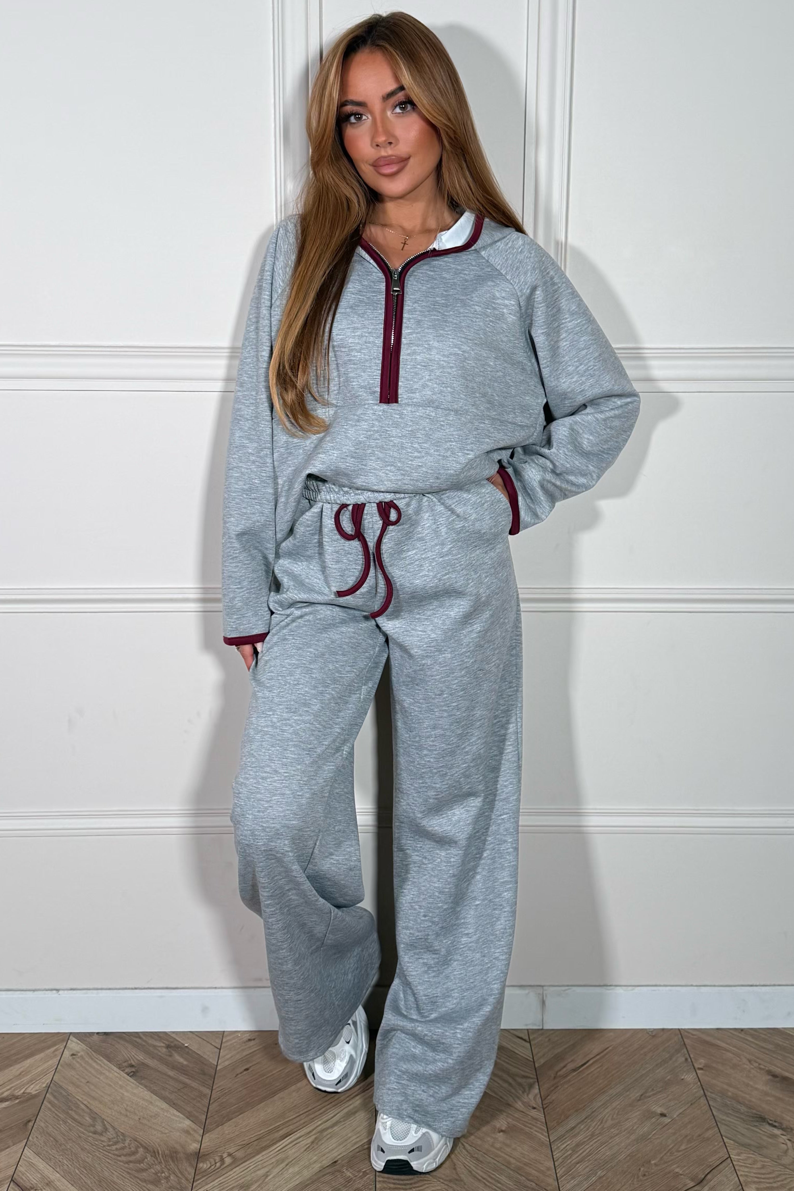 Ensemble sweat liserés et jogging coupe droite femme - vue d'ensemble du duo confort-élégance BLOOSHOP

