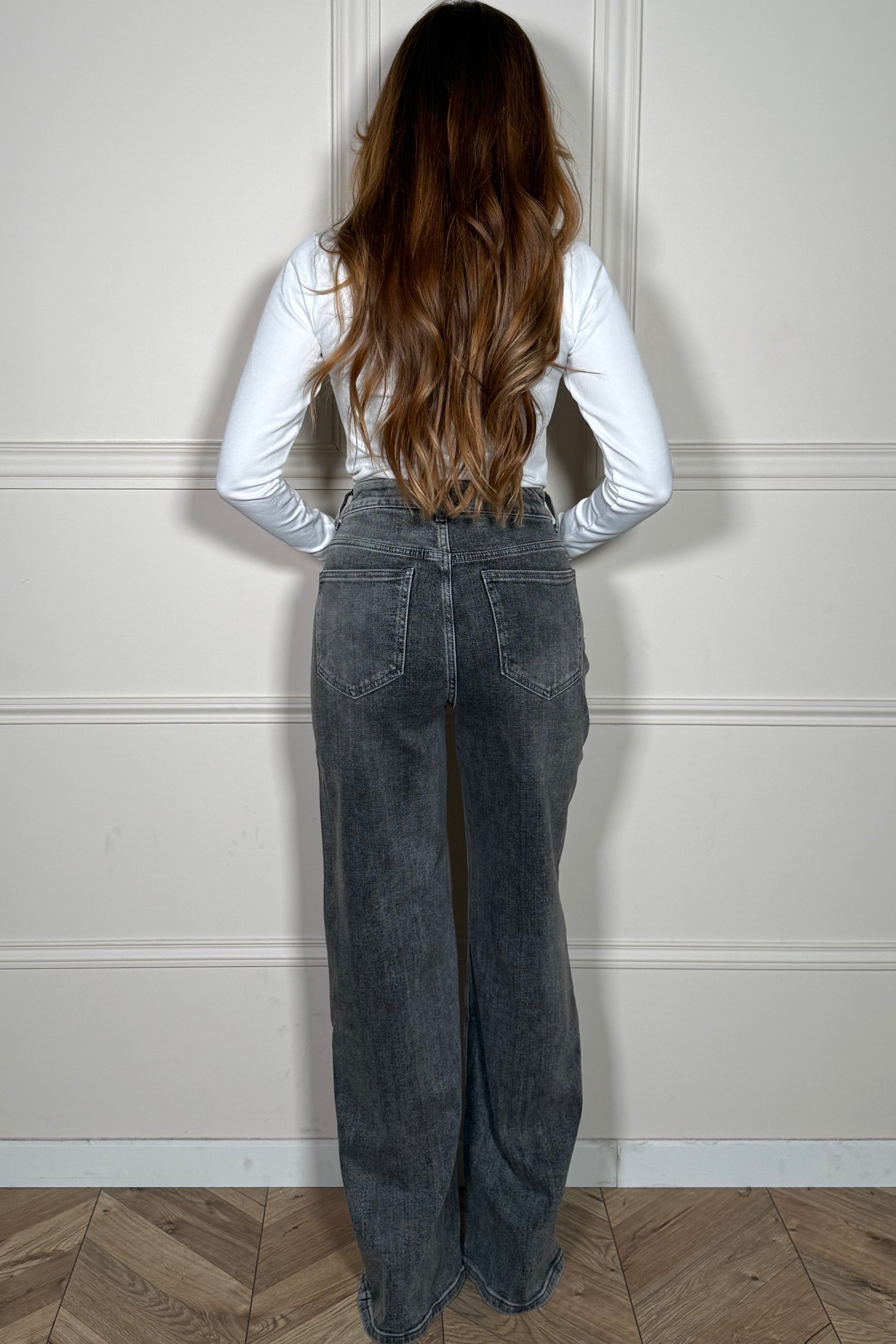  Jeans femme - détail de la taille et des surpiqûres raffinées
