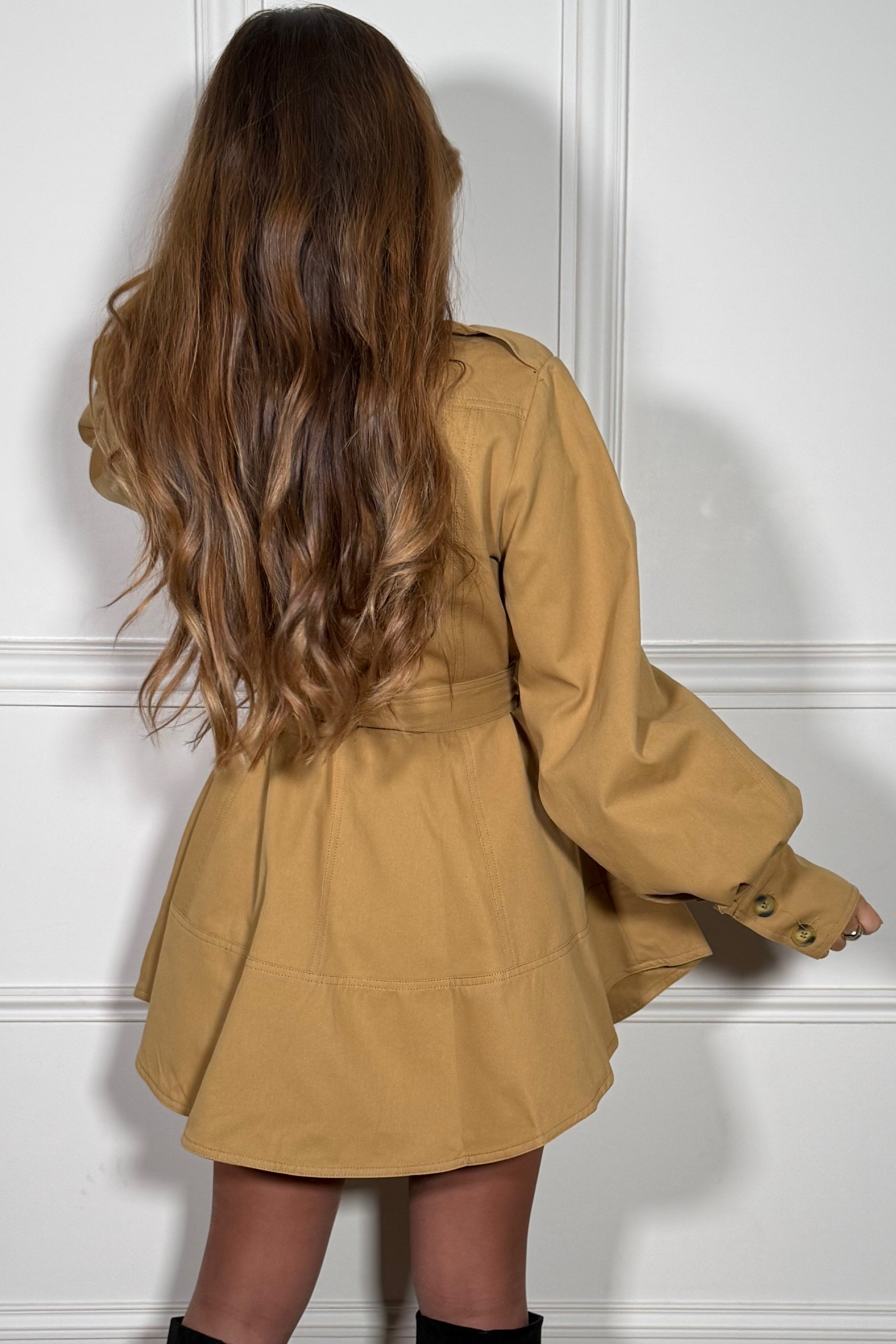 Détail finitions et poches fonctionnelles de la veste
