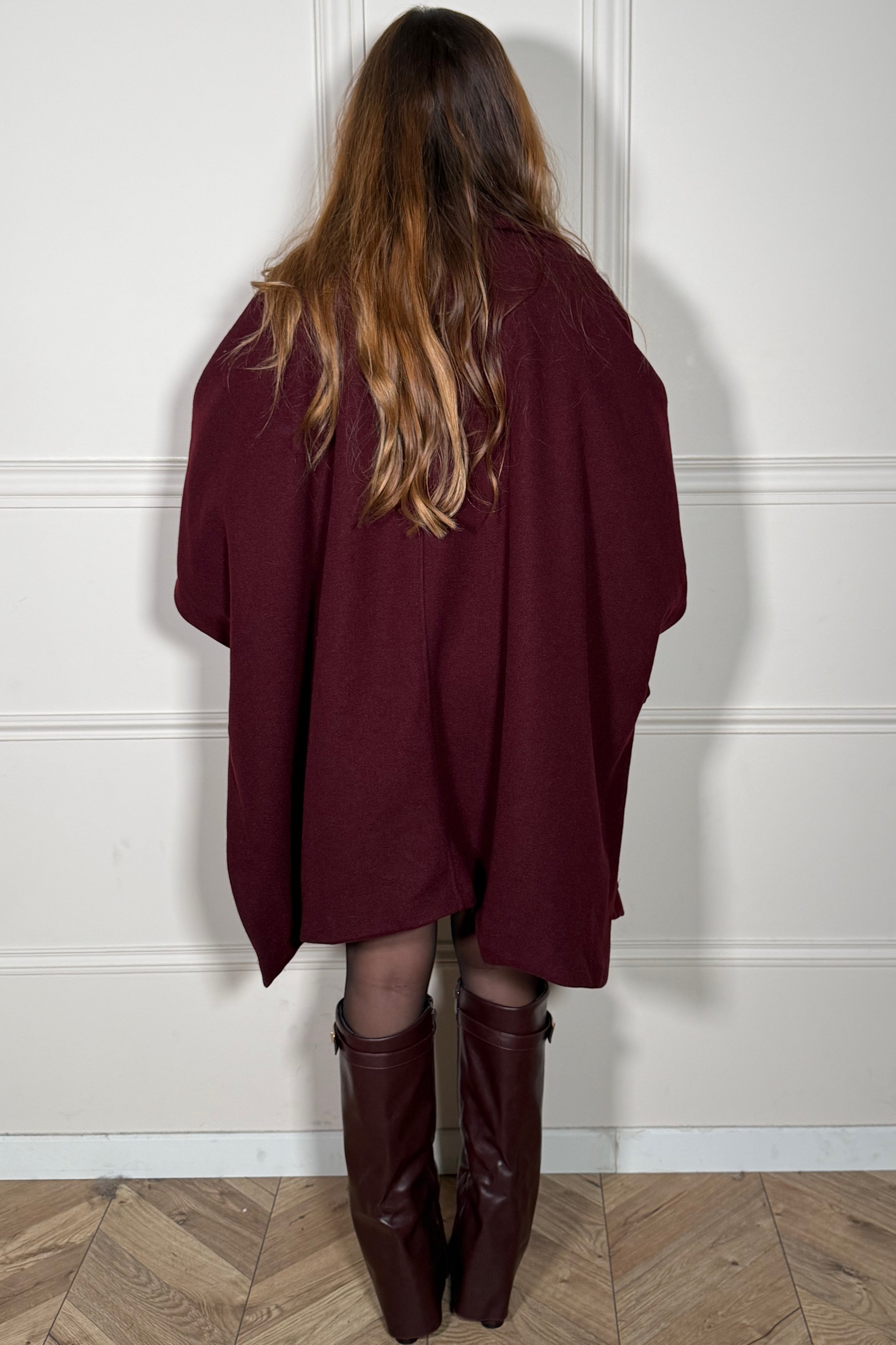 Coupe ample et fluide du manteau cape
