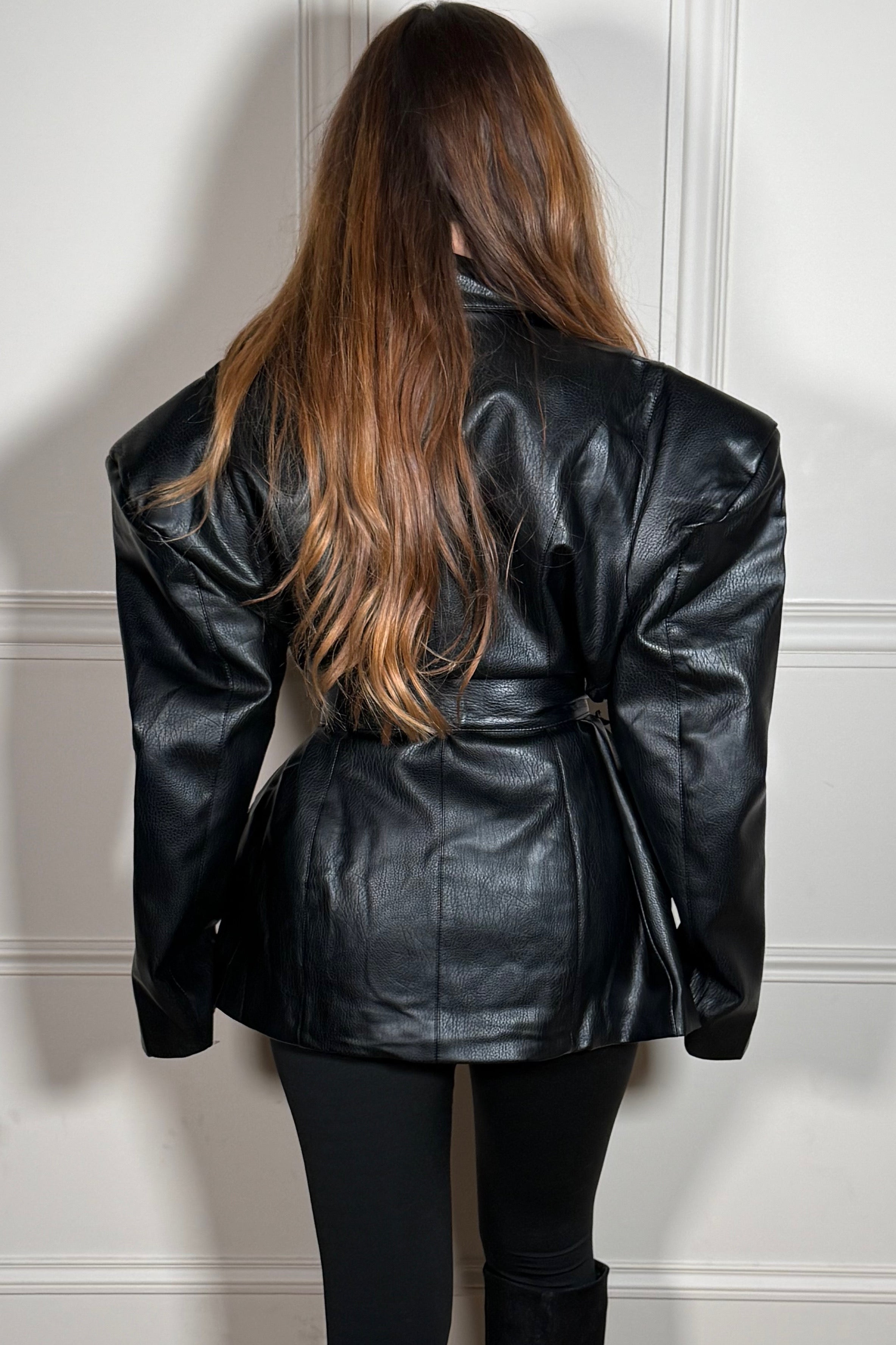 Blazer simili cuir femme - coupe structurée élégante et edgy
