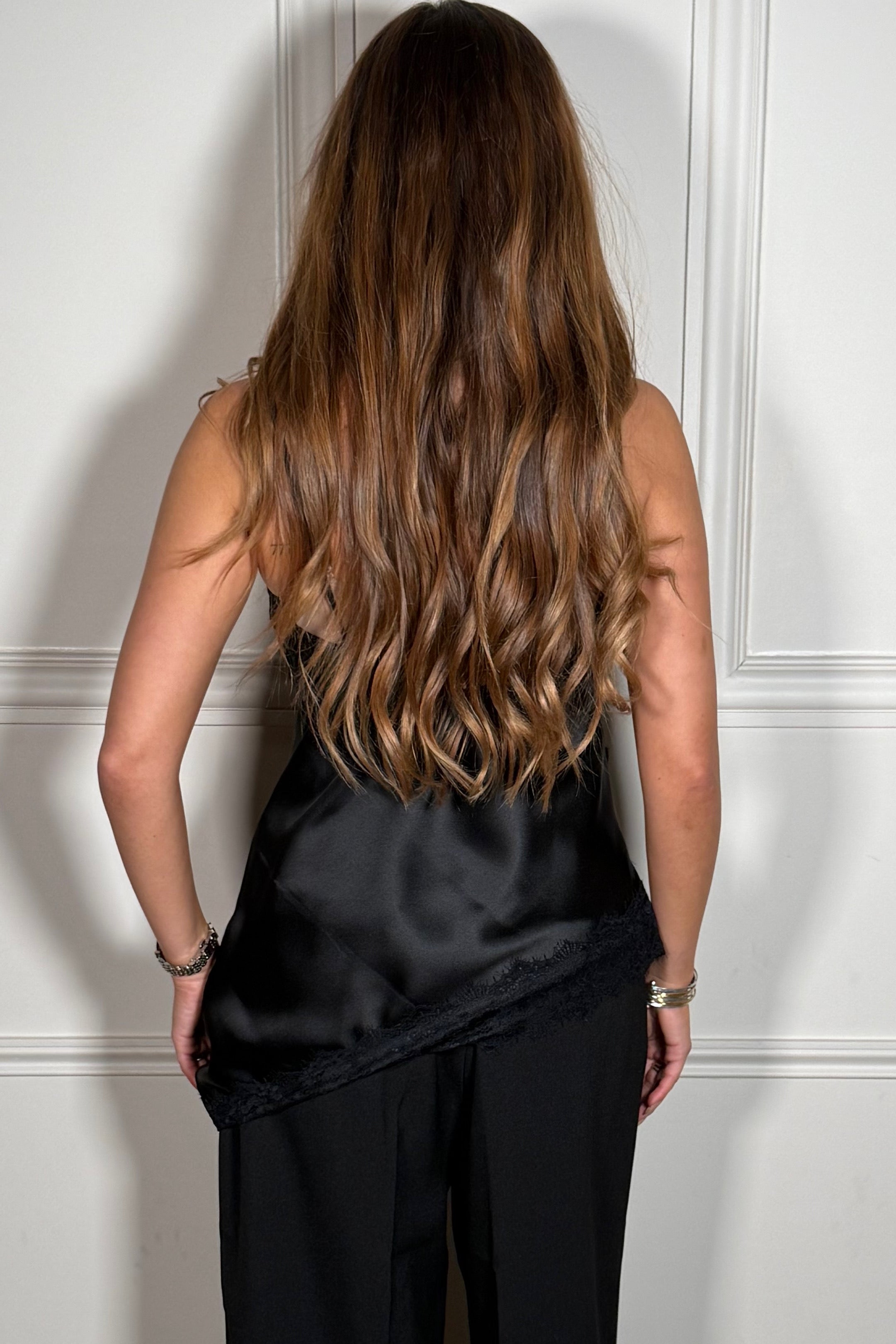 Top satin dentelle élégant - Détail de la dentelle
