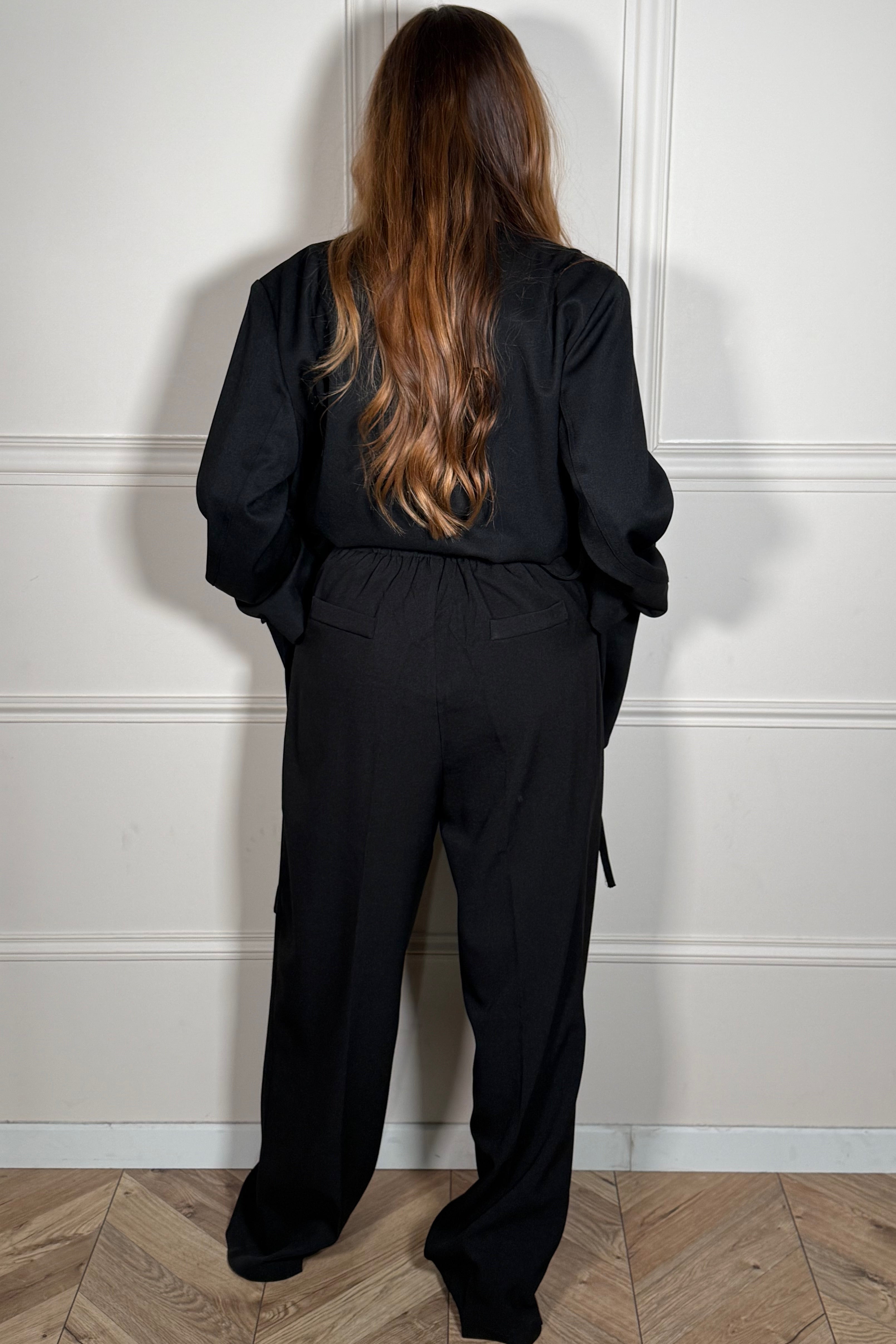 Pantalon large à pinces femme - silhouette ample et moderne
