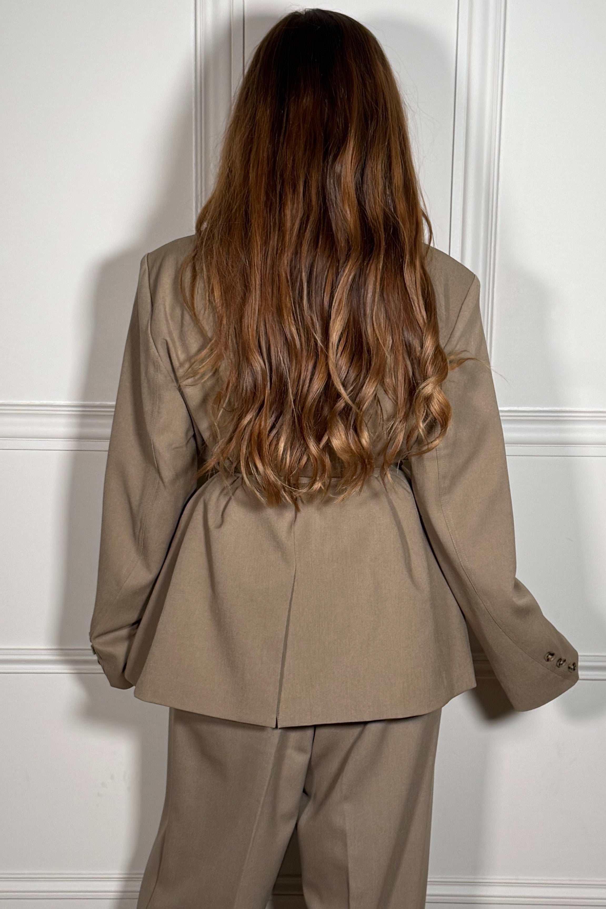 Blazer croisé élégant - style power dressing sophistiqué
