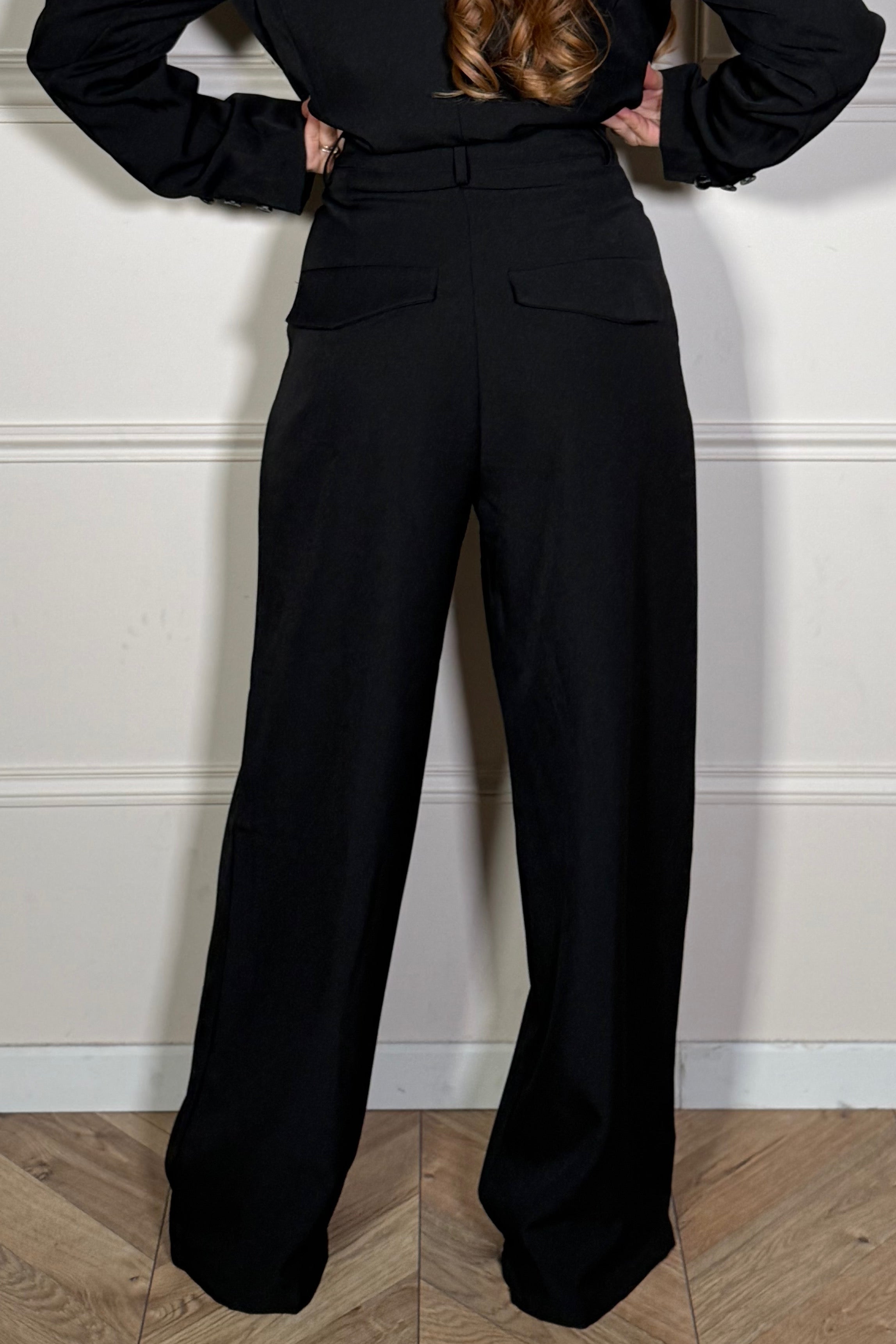 Ensemble veste pantalon fluide - Vue portée détail
