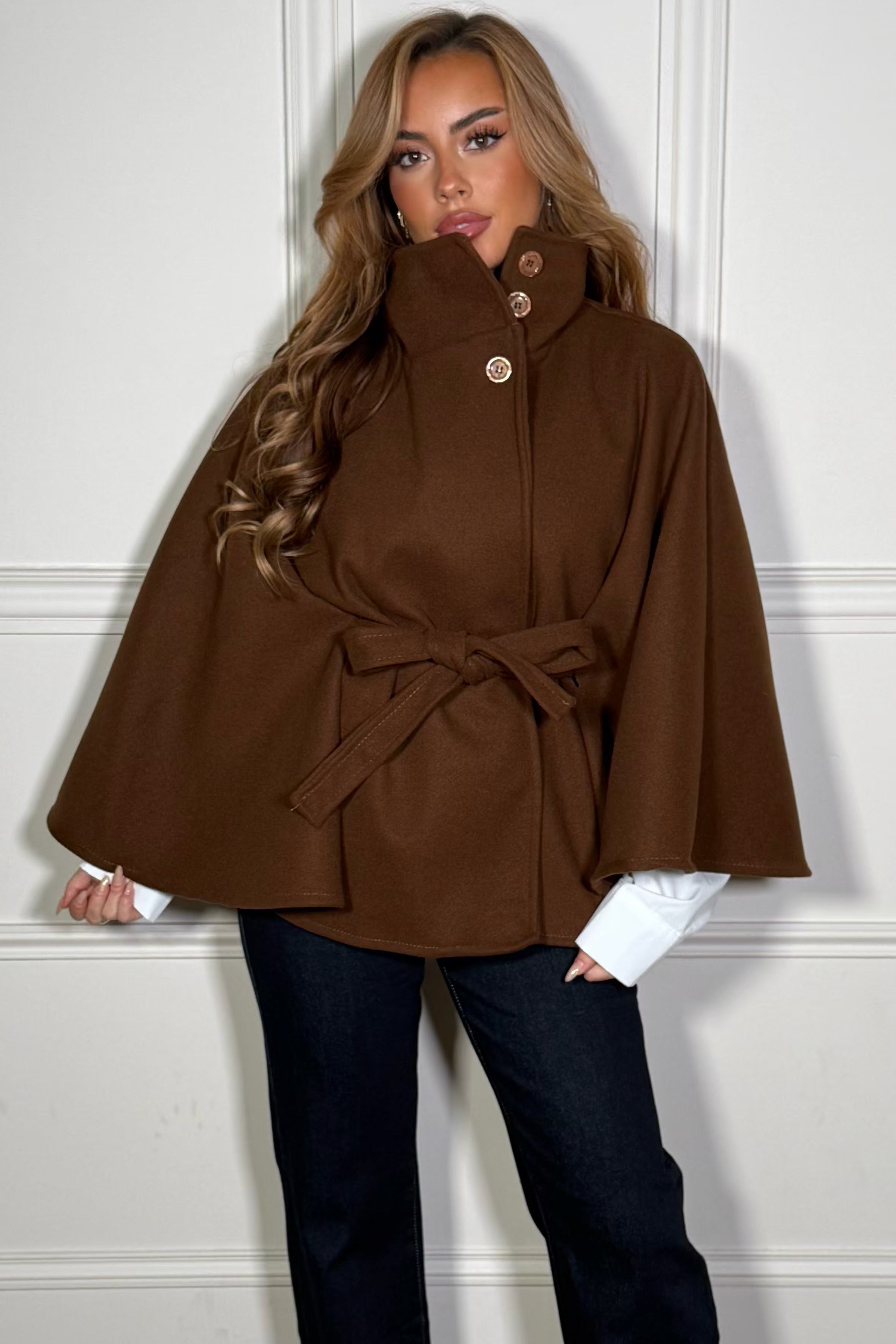 Cape femme avec ceinture - Vue de profil
