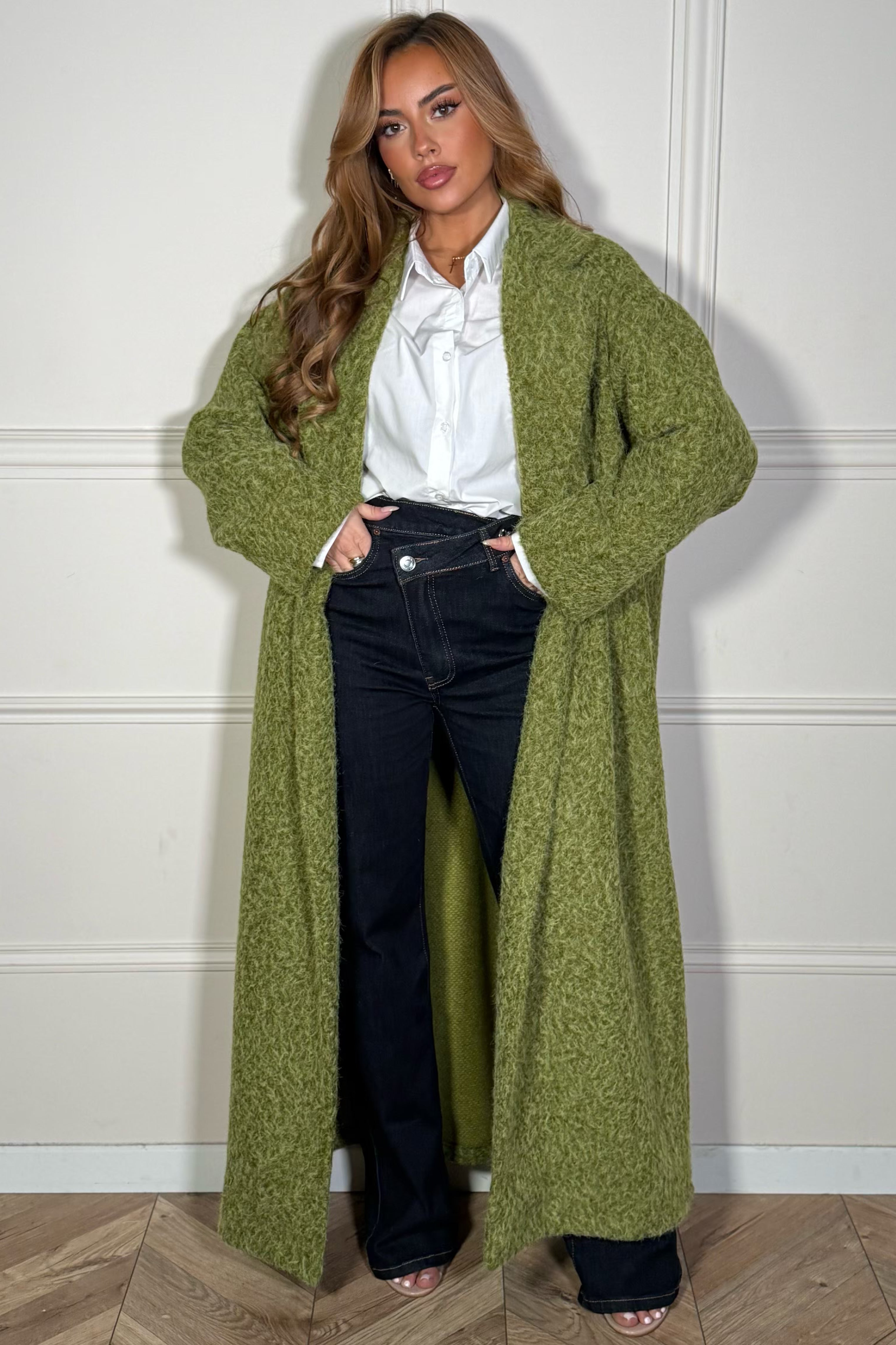 Manteau long enveloppant - Détail de la coupe
