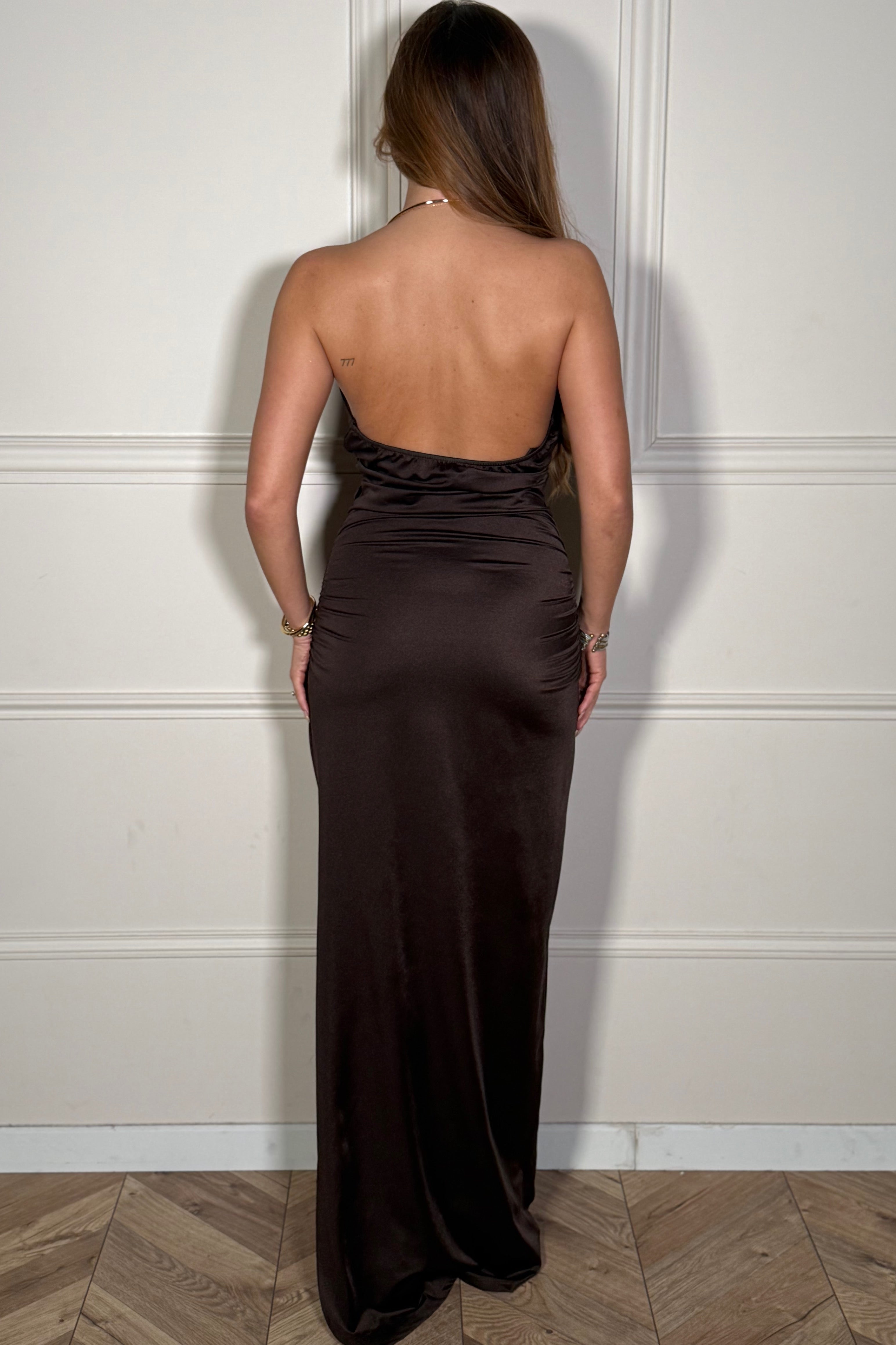 Robe Drapée Col Bijou Femme - Élégante et Sophistiquée