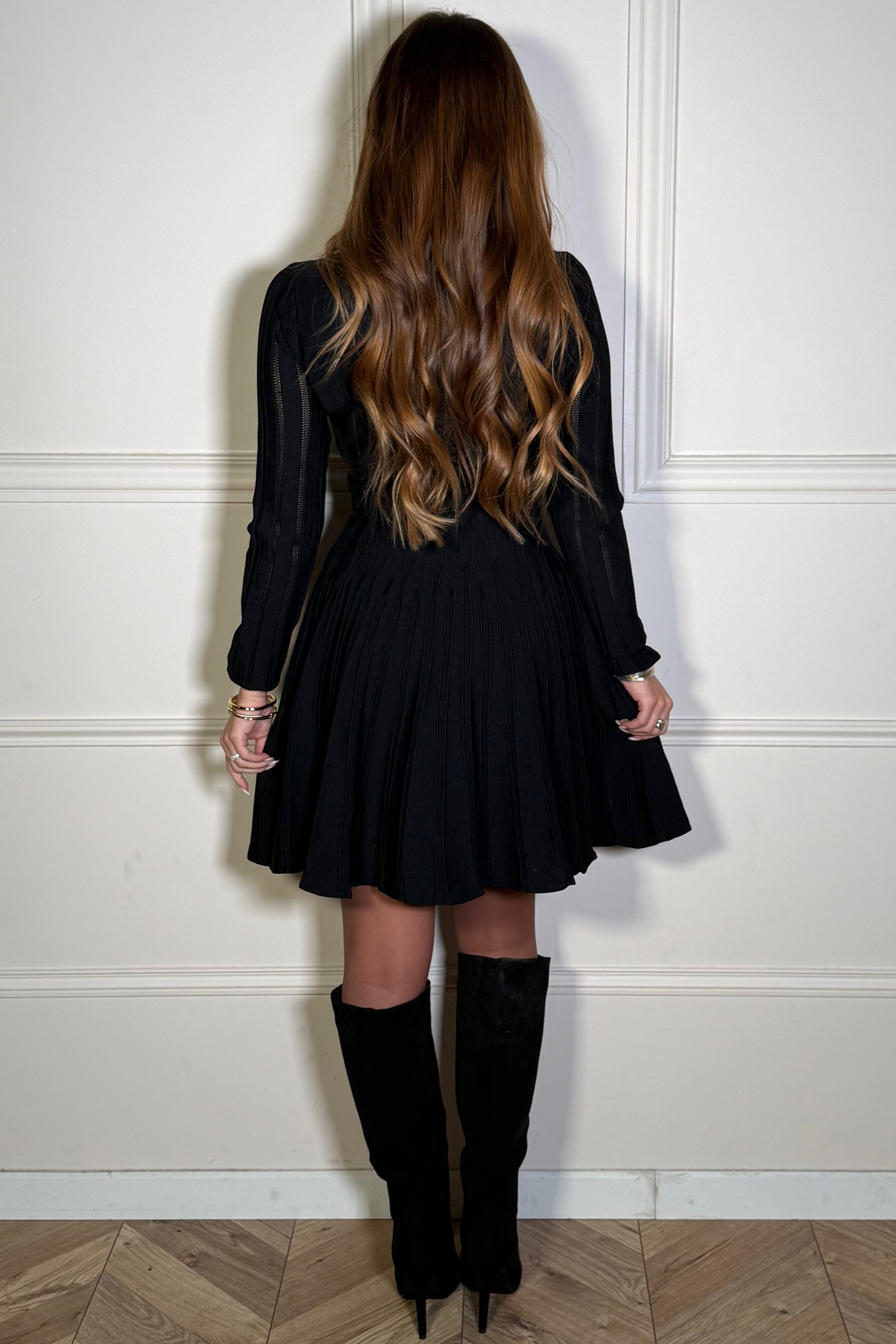 Robe Péplum Boutonnée Élégante - Silhouette Féminine et Raffinée