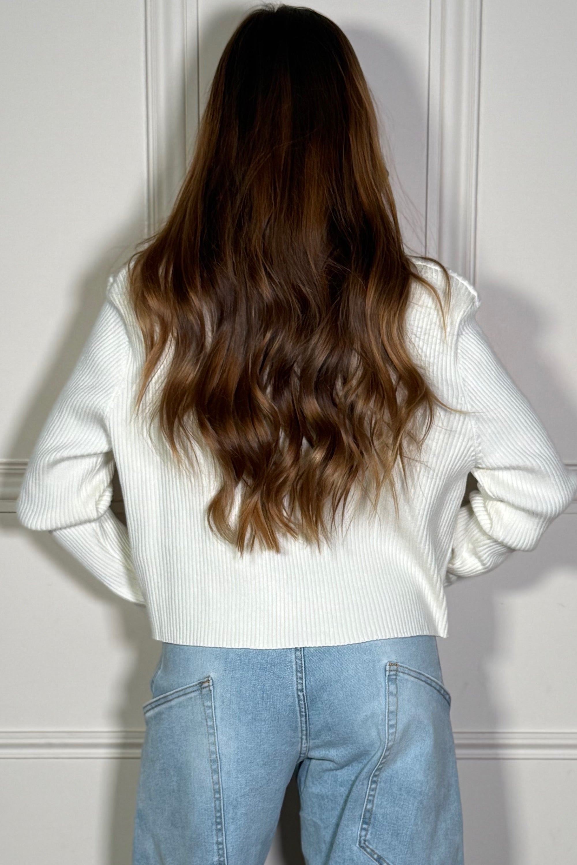 Pull Femme Col V à Épaulettes - Style Affirmé