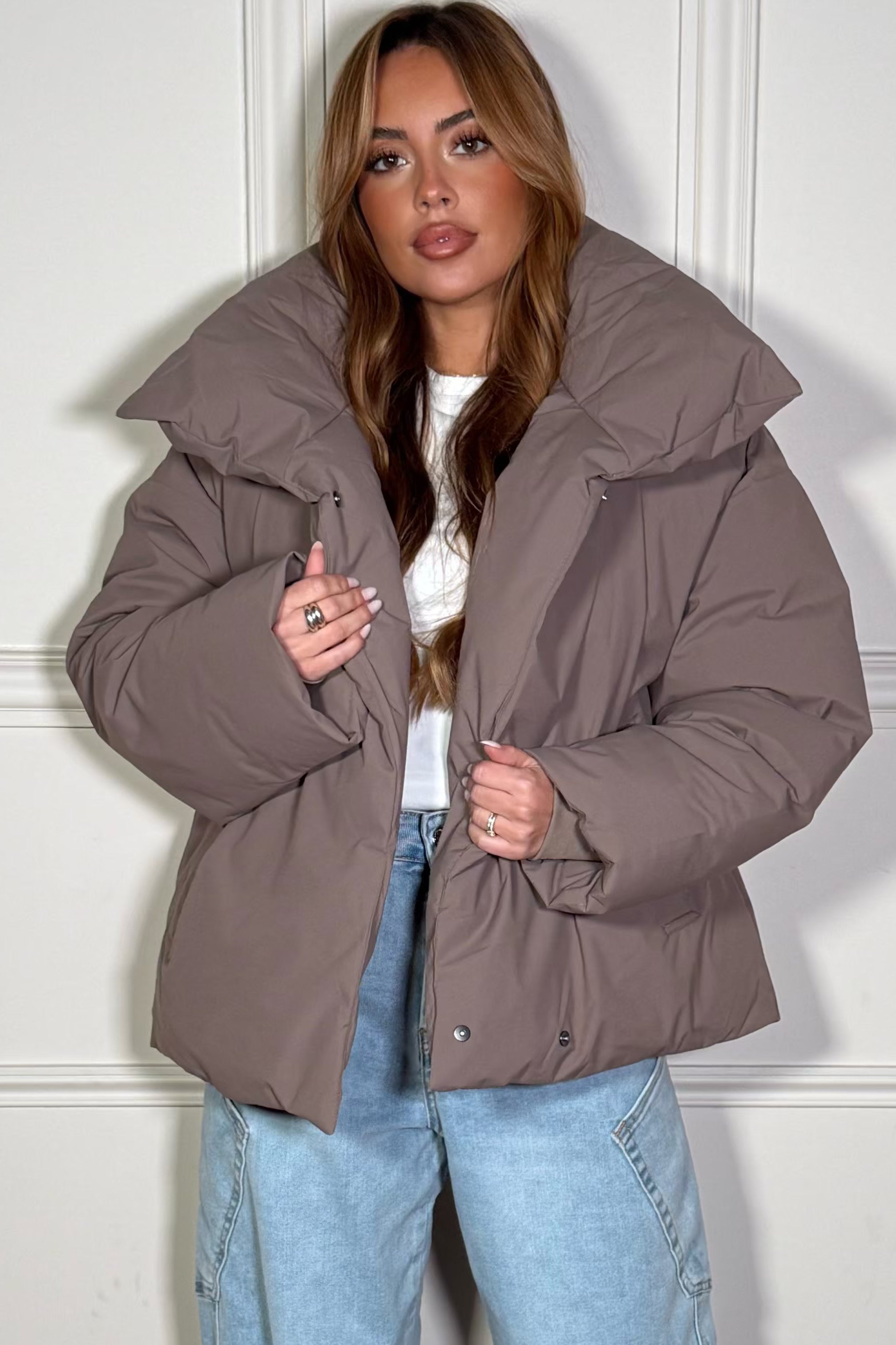 Détail fermeture croisée doudoune, finition soignée