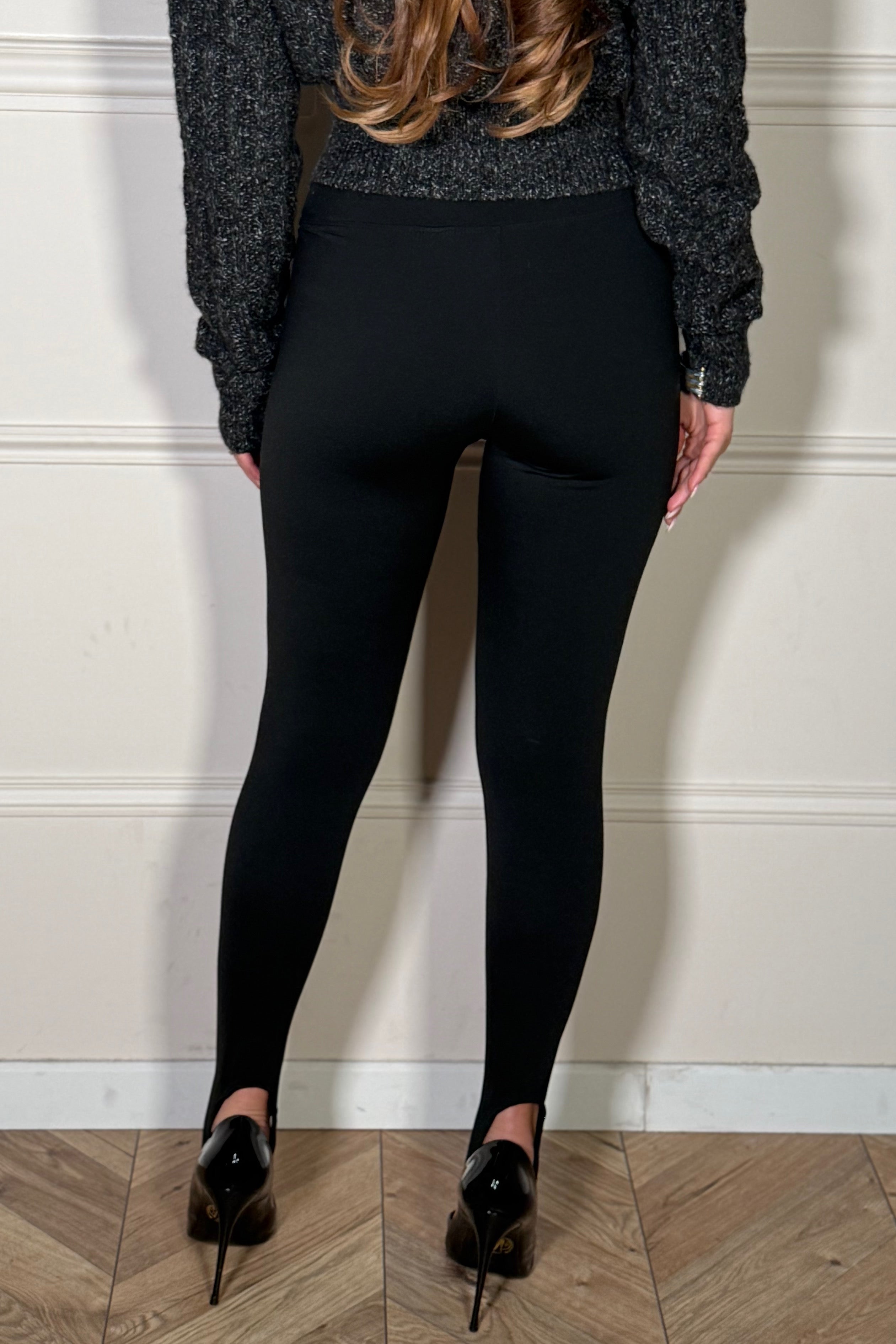 Vue arrière du legging polaire thermique montrant la coupe flatteuse