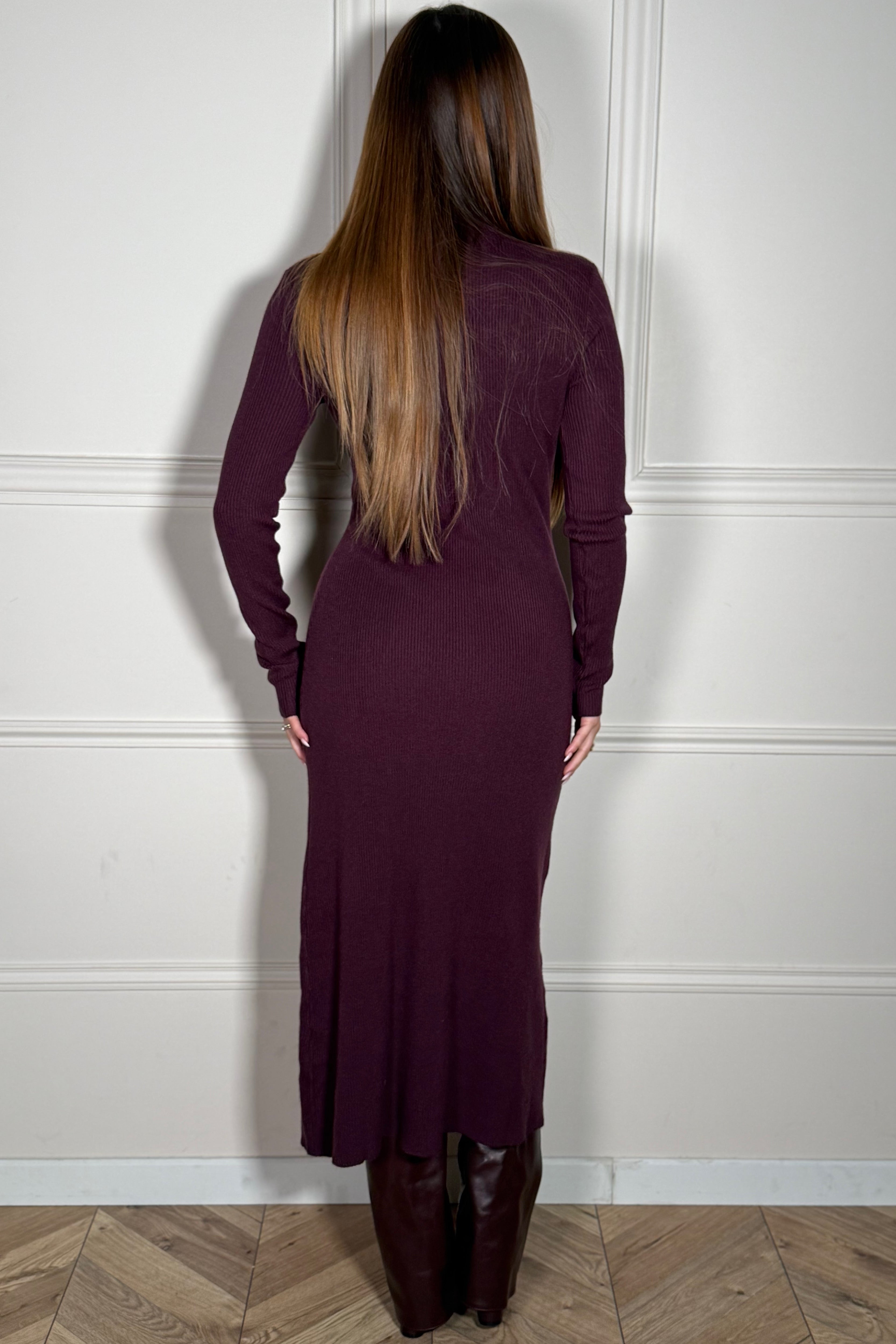 Robe Boutonnée Fendue - Élégance Audacieuse et Raffinée