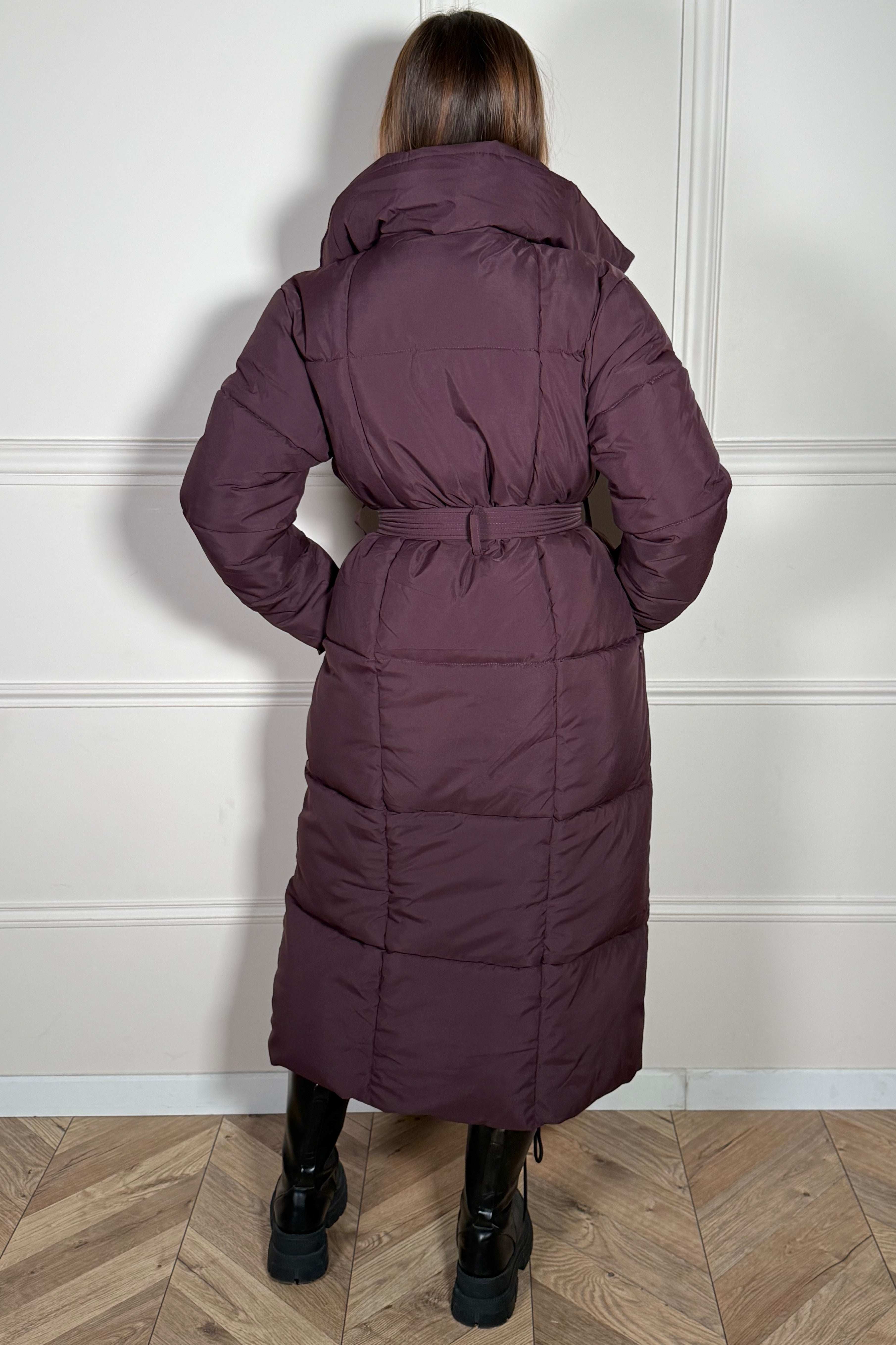 Doudoune longue matelassée portée - vue de dos