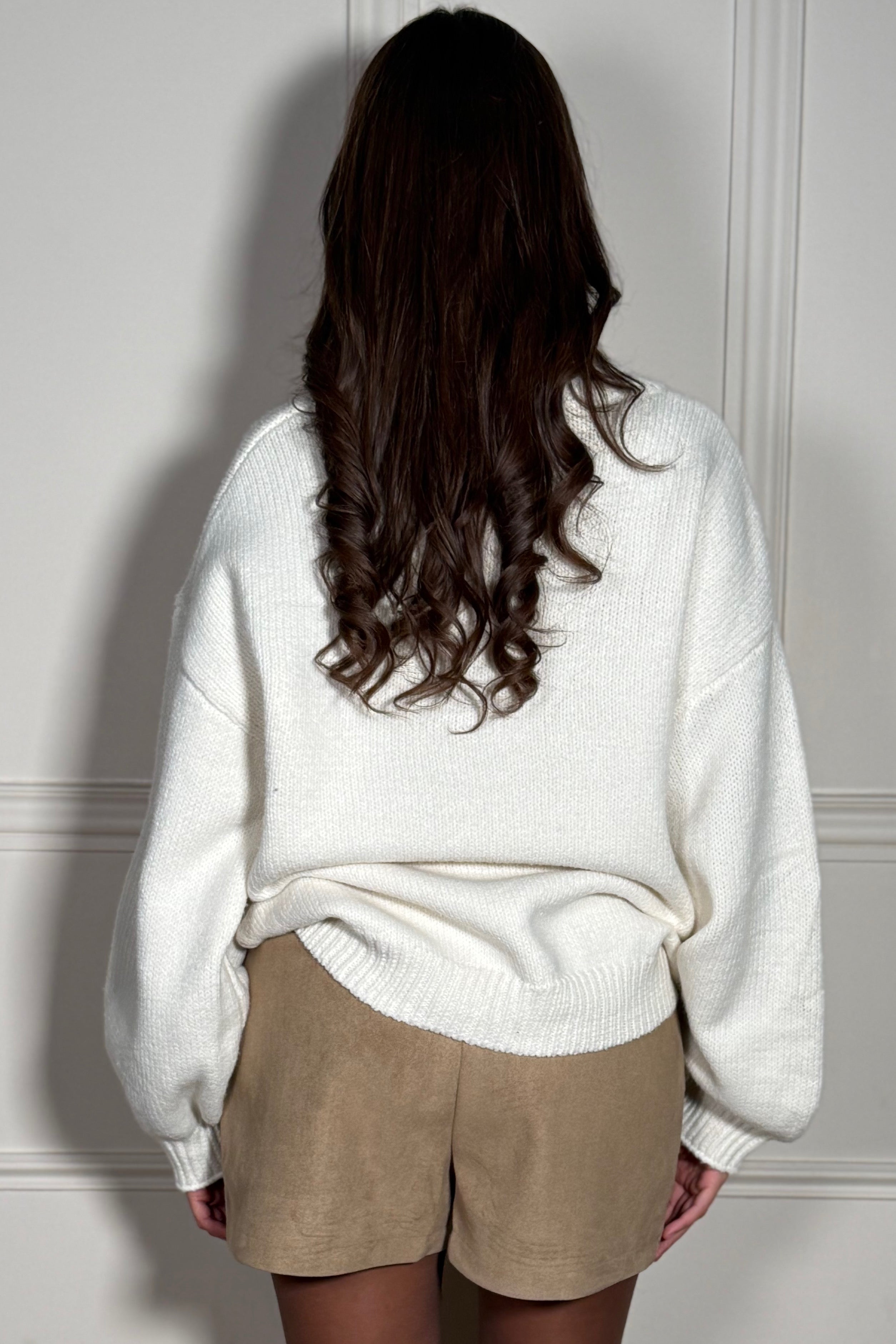 Pull Oversize Col Montant Boutonné Femme - Confort Ample et Détails Raffinés