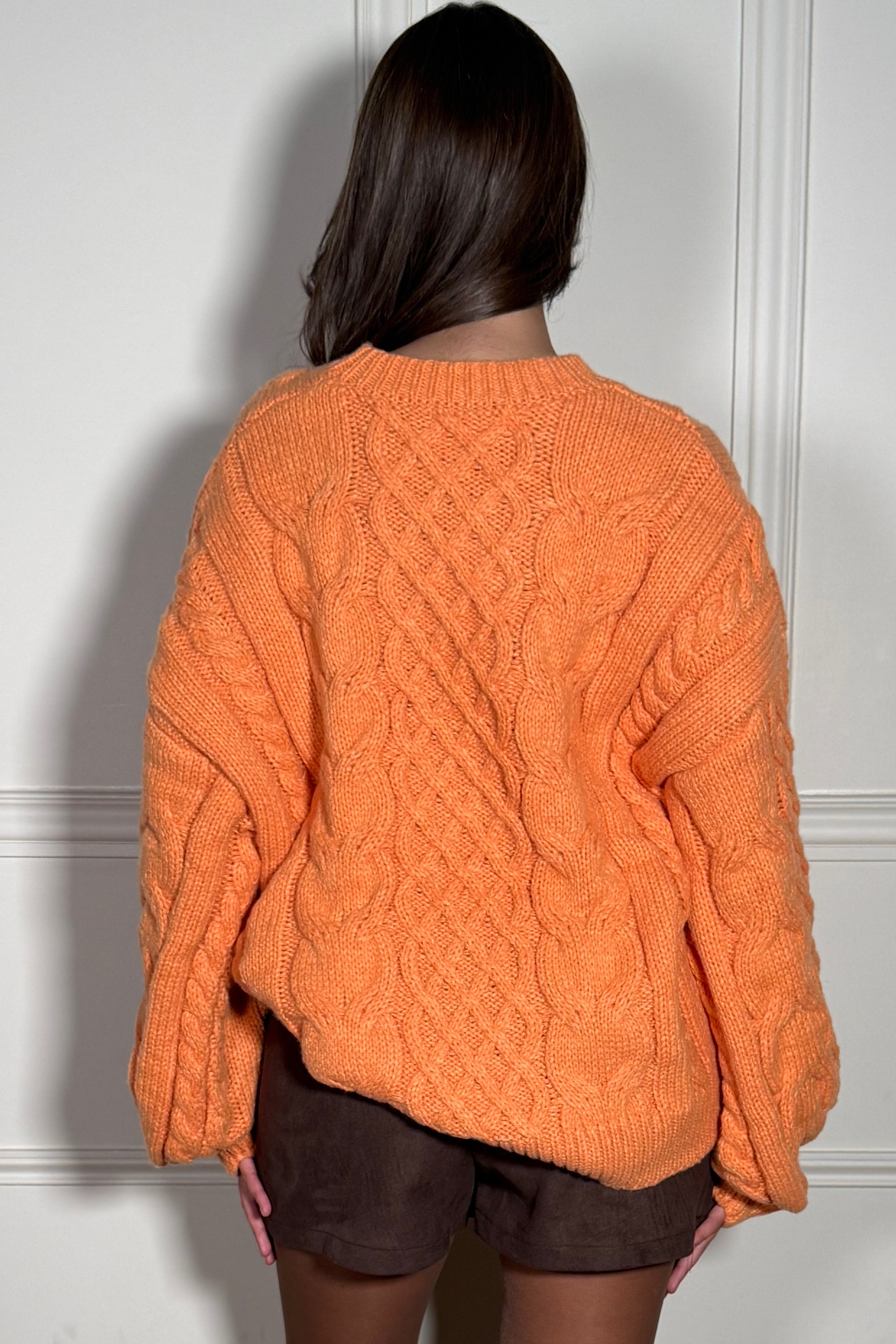 Pull Torsadé Col Rond Femme - Tricot Sculptural et Élégance Intemporelle