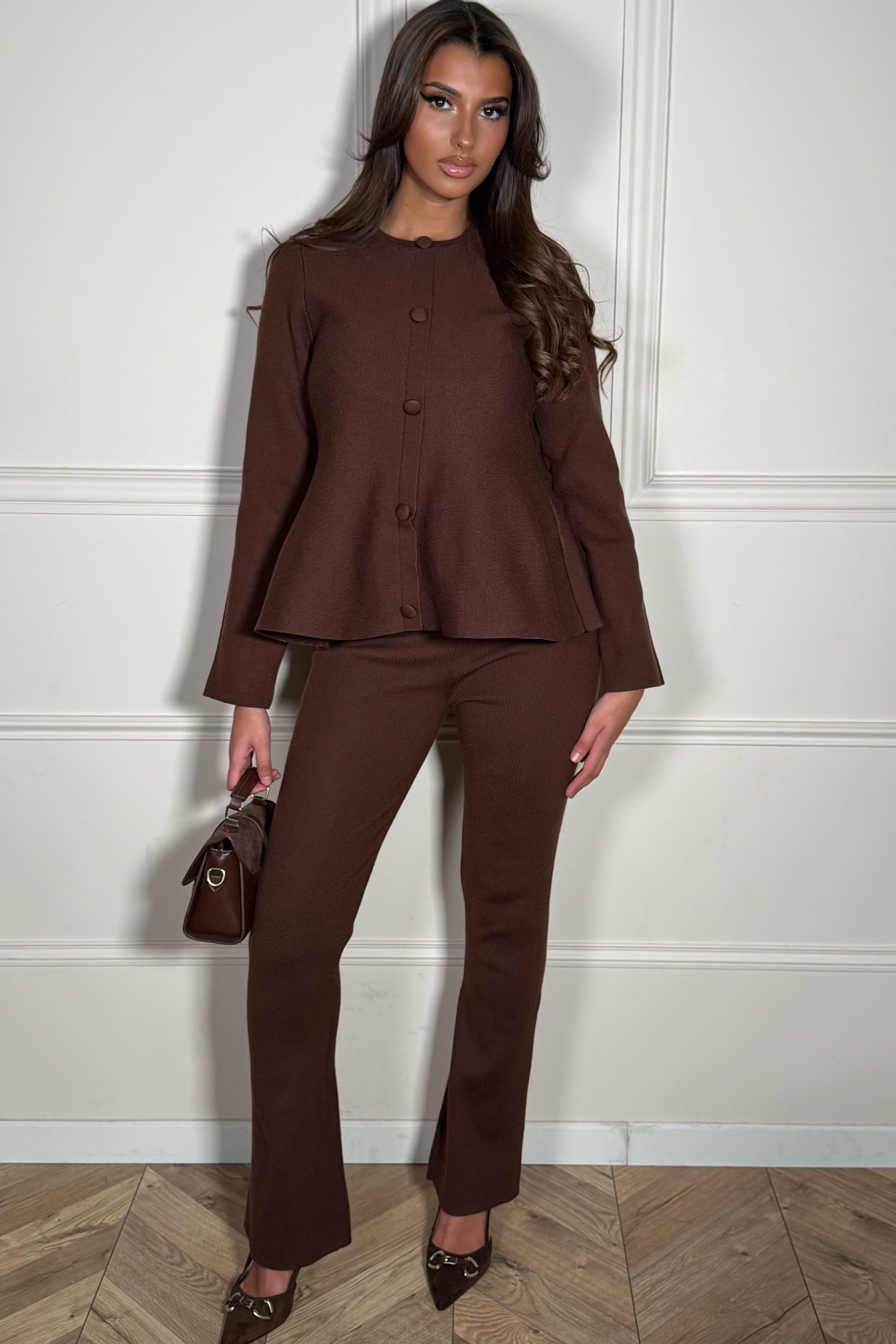 Ensemble maille gilet et pantalon femme, look coordonné chic, matière douce et confortable