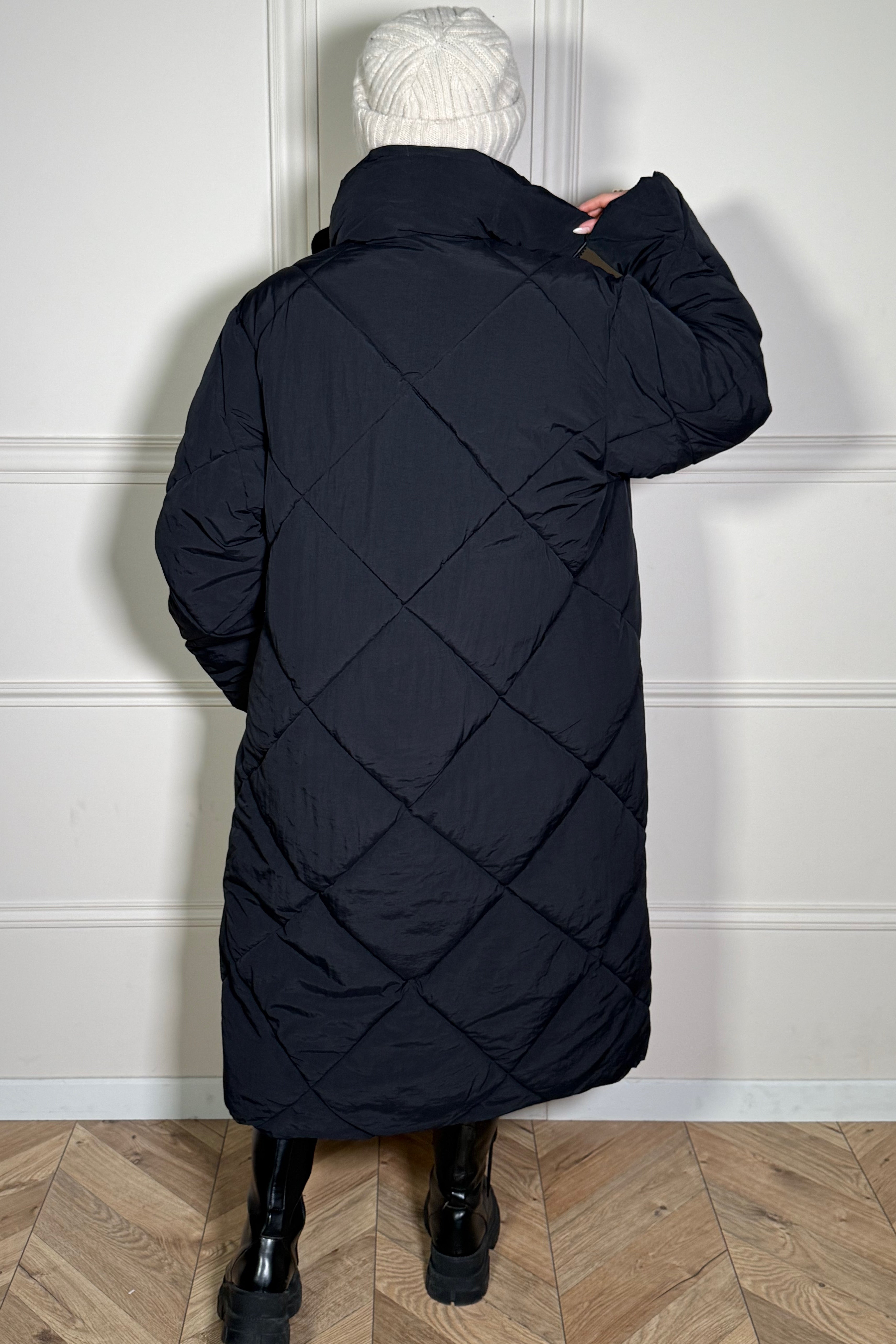 Vue arrière de la doudoune longue oversize femme