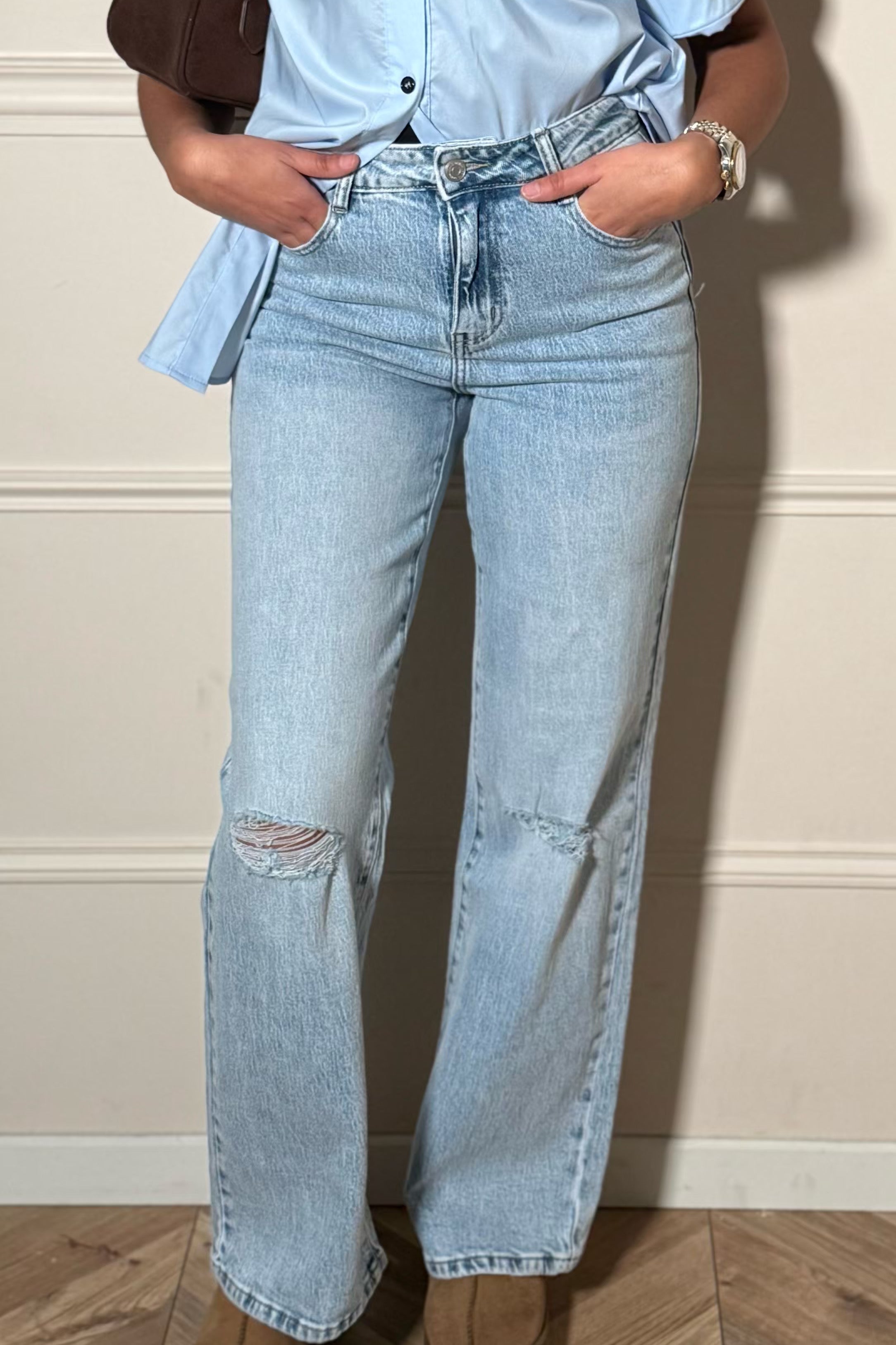 Jean Femme Délavé Effet Destroy aux Genoux Bleu - Look Rock & Tendance