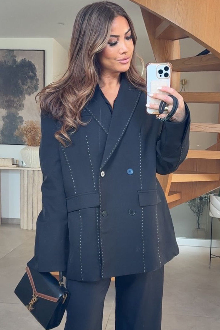Blazer oversize noir à surpiqûres pour femme - vue de face portée par mannequin