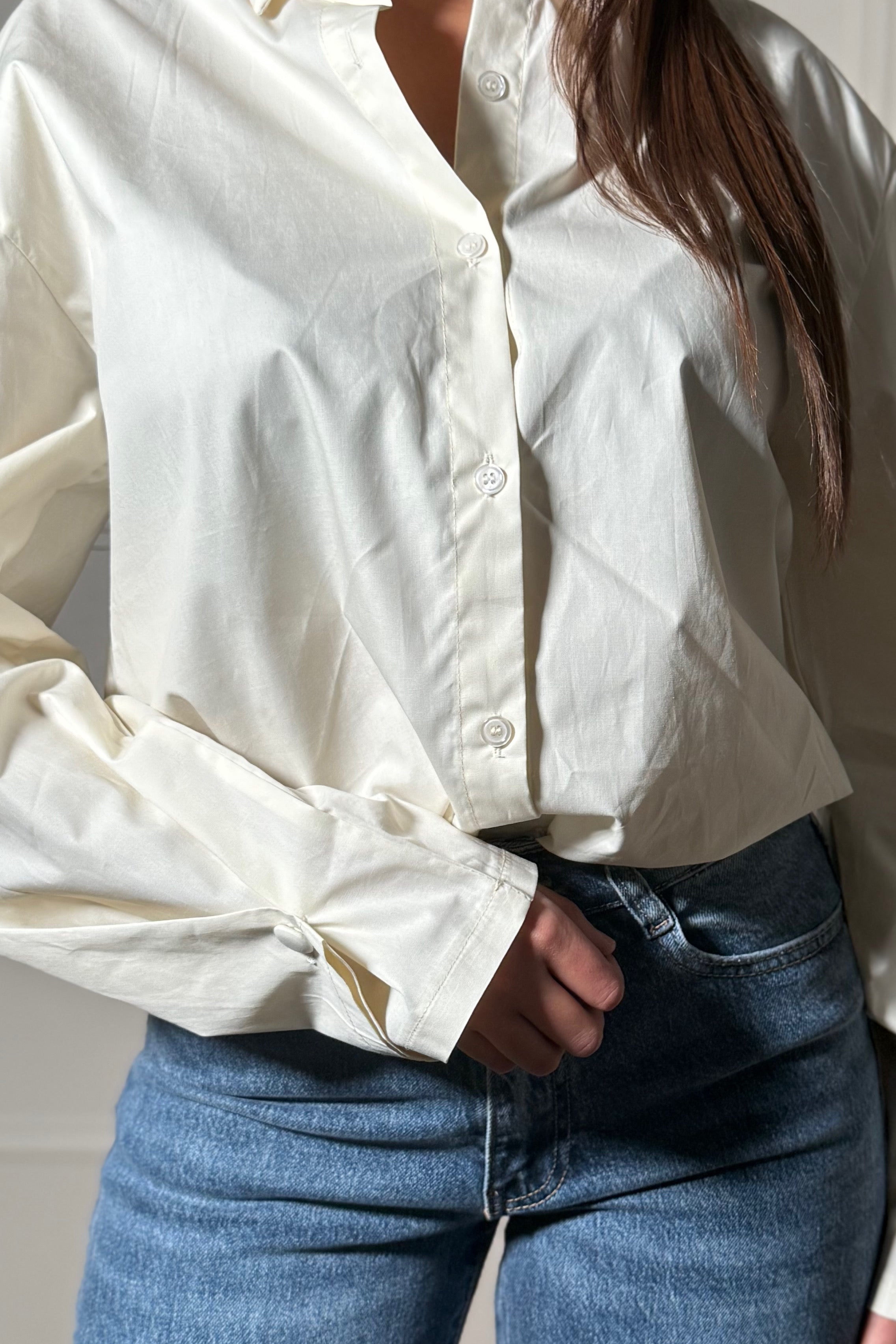 Chemise Femme Manches Barrel à Boutons - Élégance Intemporelle