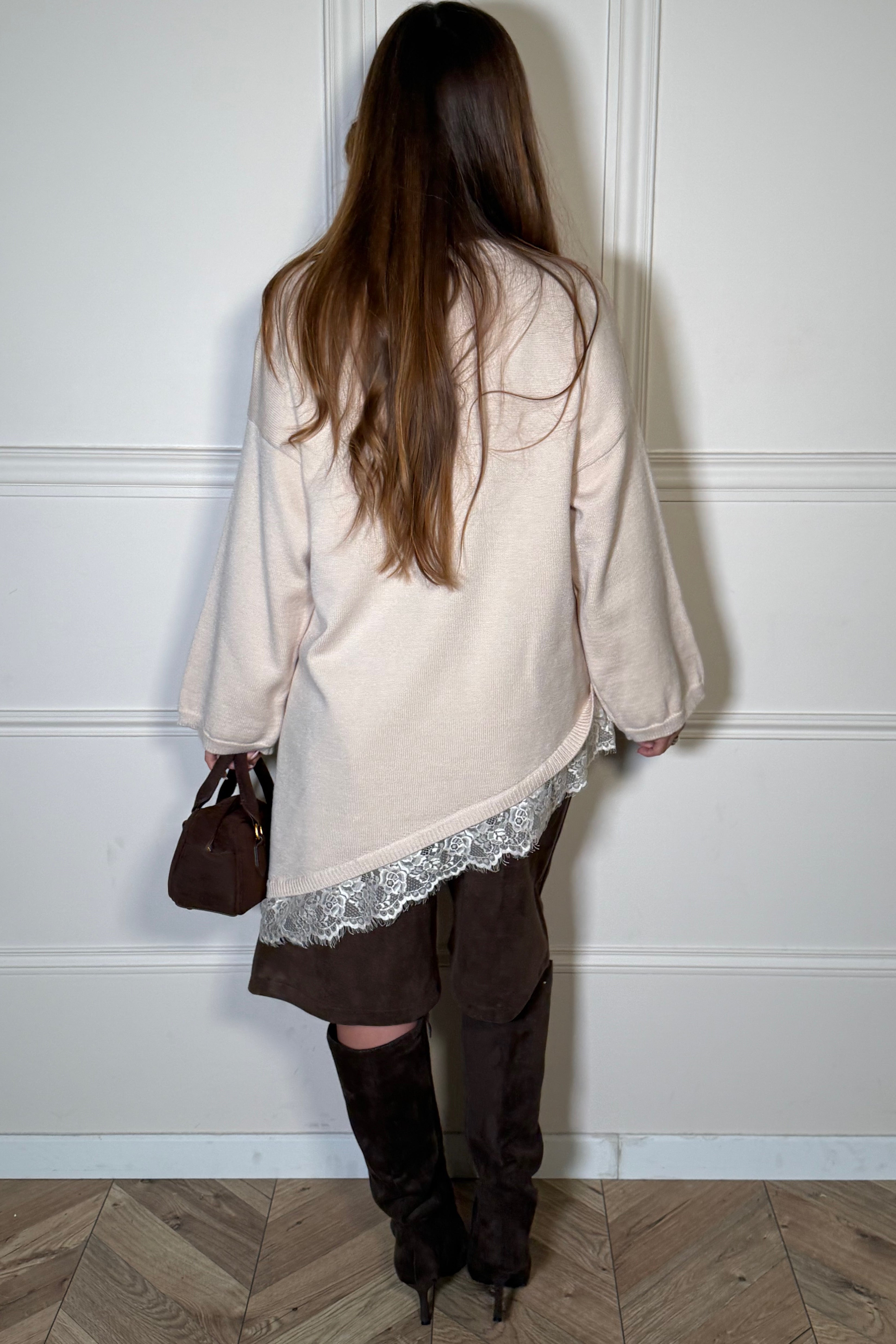 Pull Femme Asymétrique avec Bas en Dentelle - Élégance Raffinée