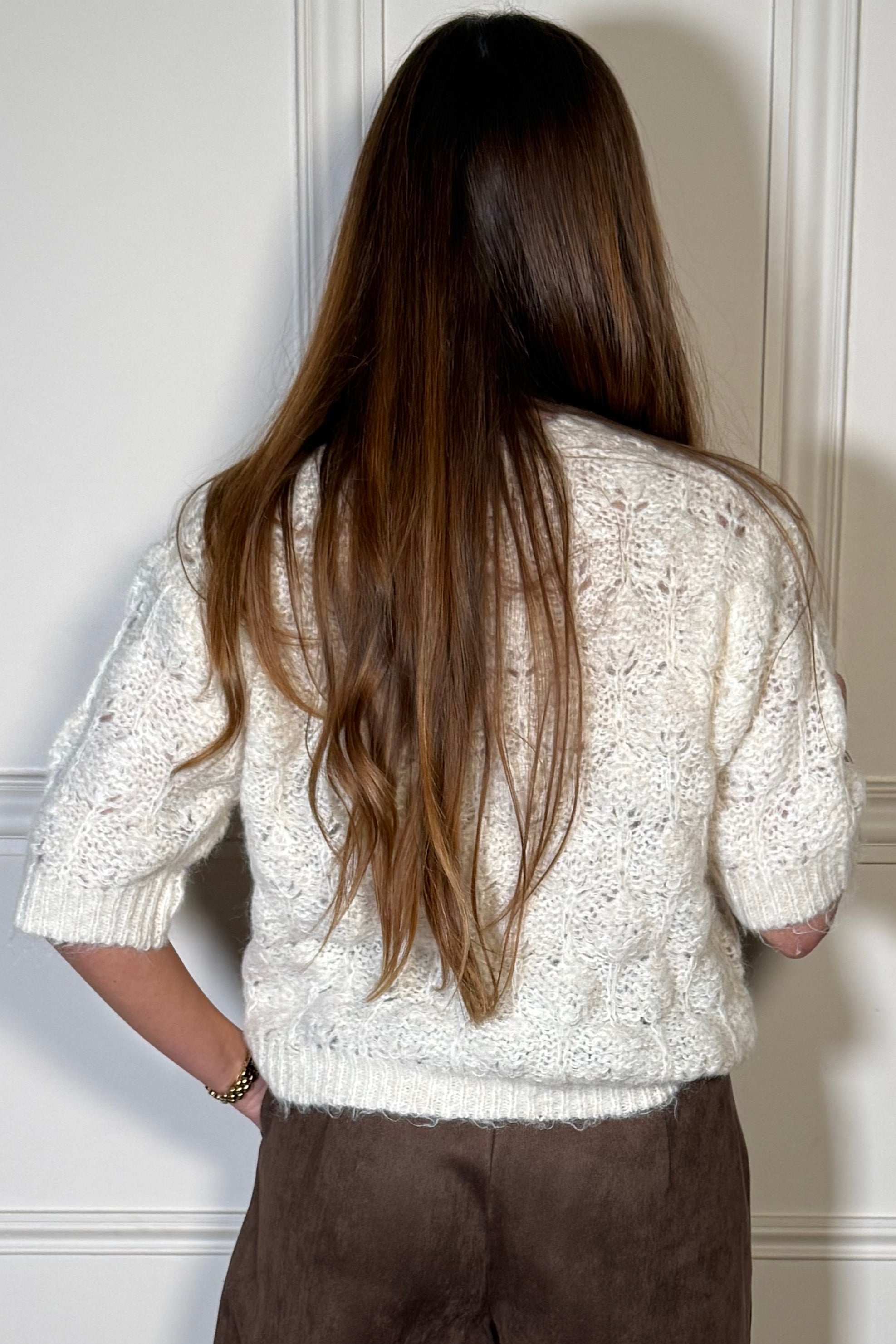 Pull Femme Manches Courtes Ajouré - Légèreté et Élégance