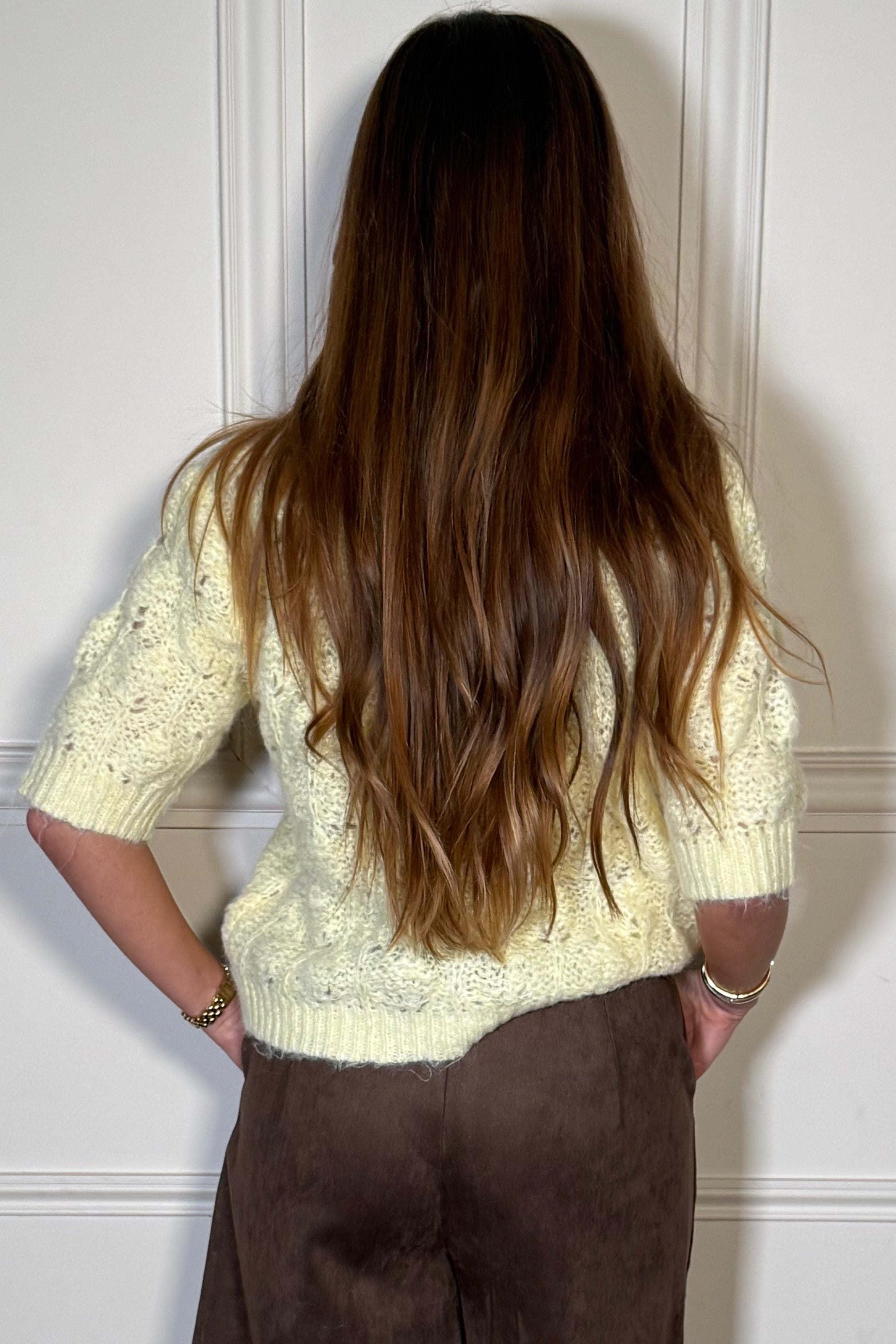 Pull Femme Manches Courtes Ajouré - Légèreté et Élégance