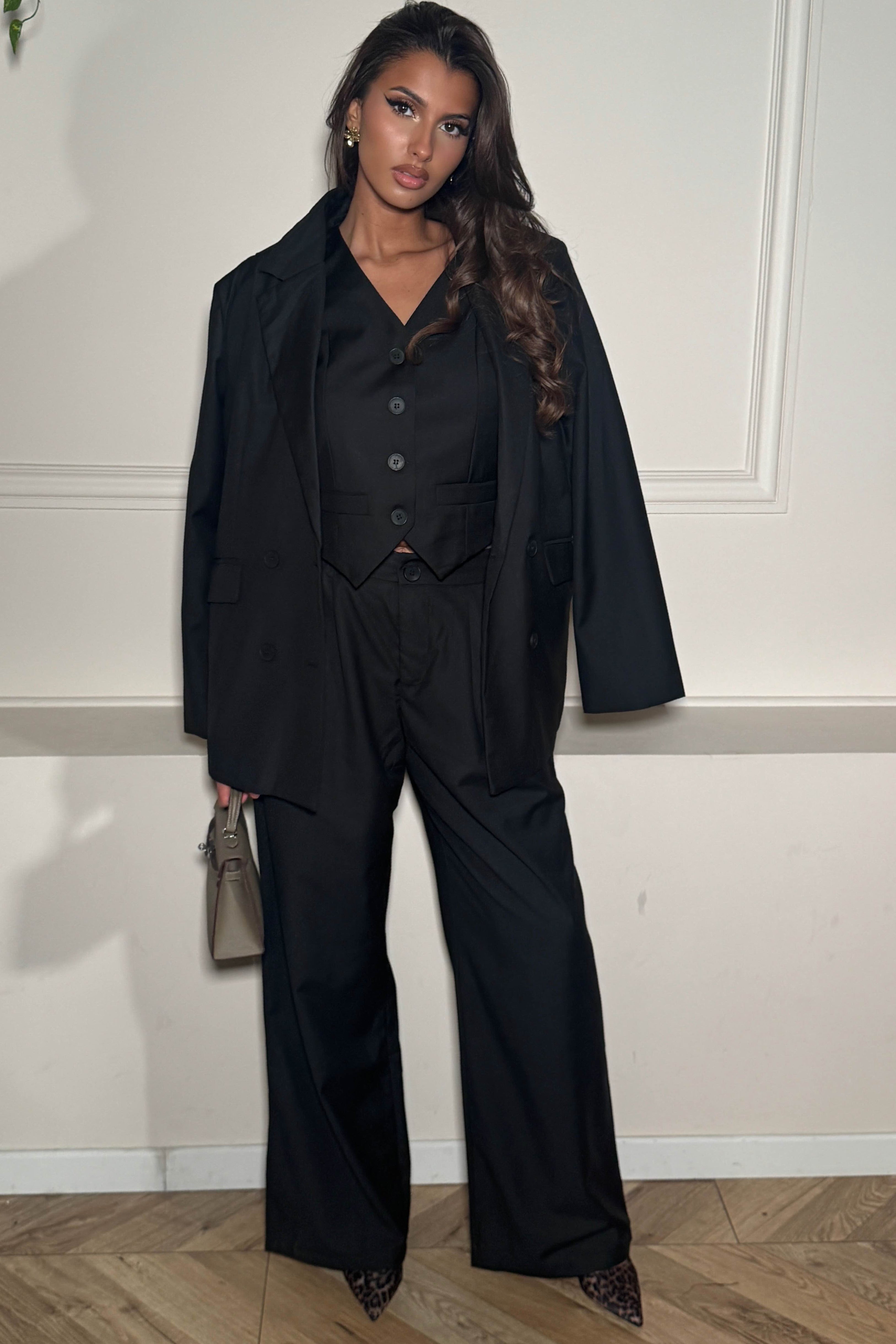 Ensemble 3 pièces noir blazer gilet pantalon femme - vue complète portée par mannequin