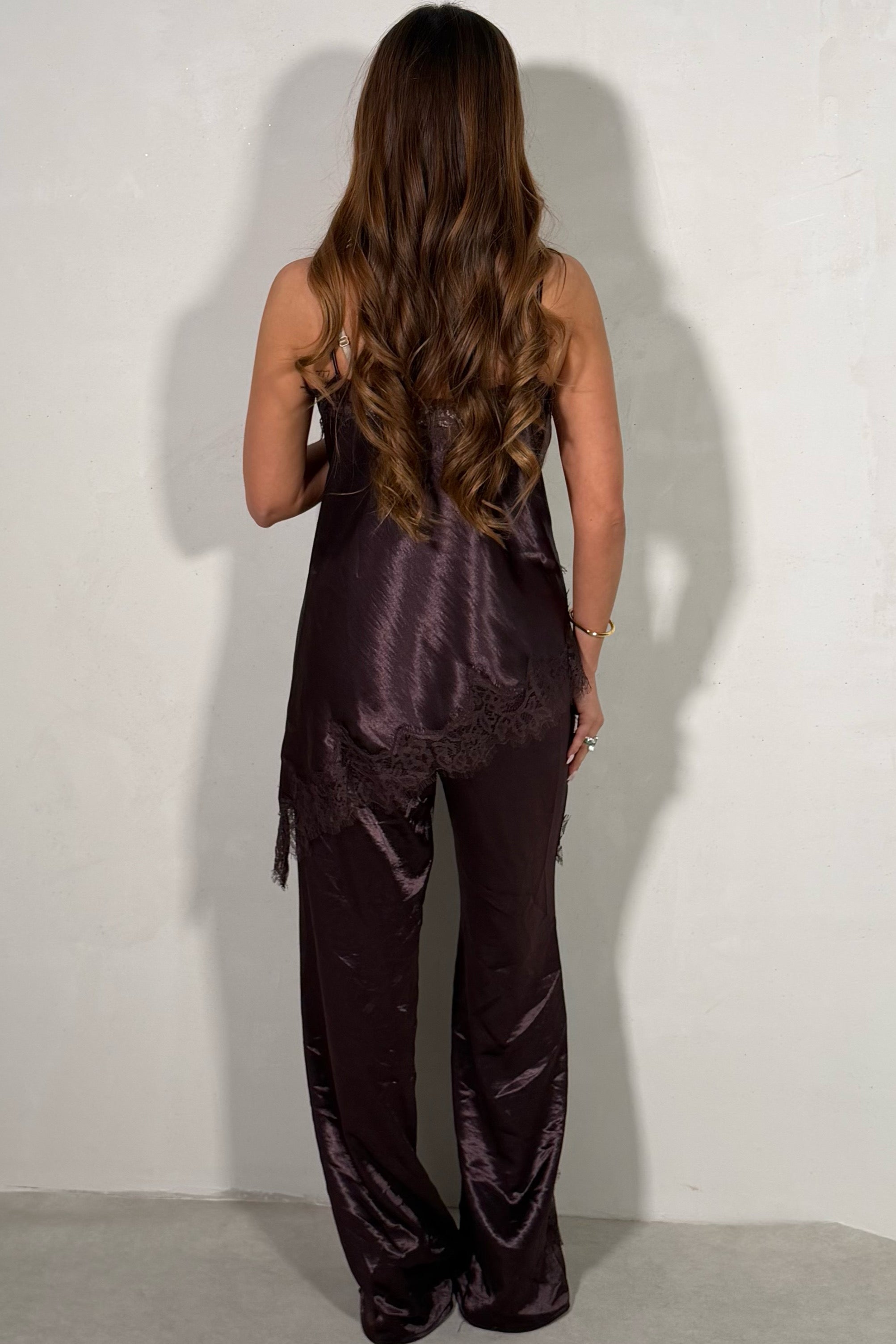 Ensemble Satin & Dentelle Top + Pantalon – Élégance Boudoir