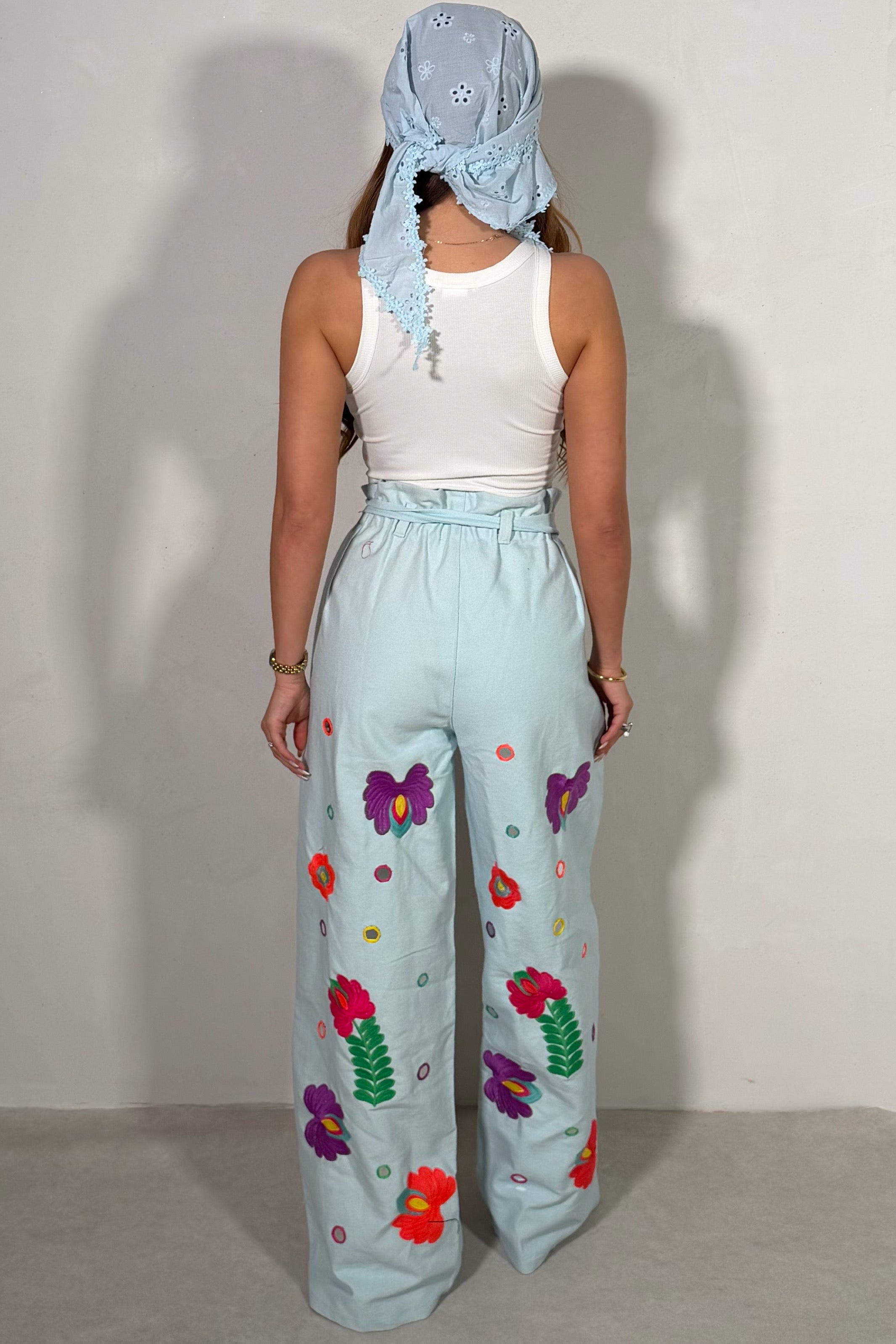 Jean Broderie Florale Femme – Dénim & Poésie