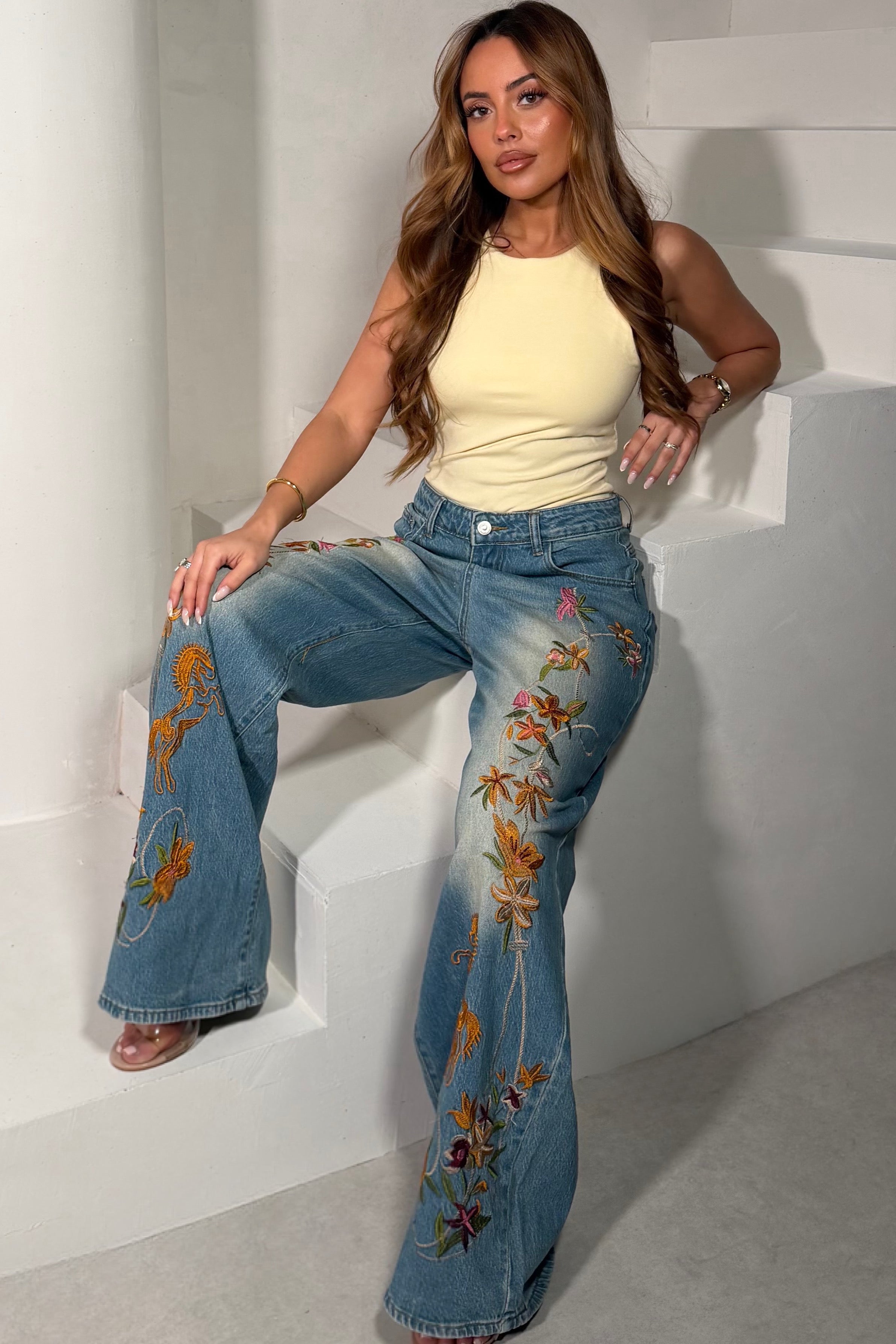 Jean barrel bleu avec imprimé floral, coupe ample , tailles S M L