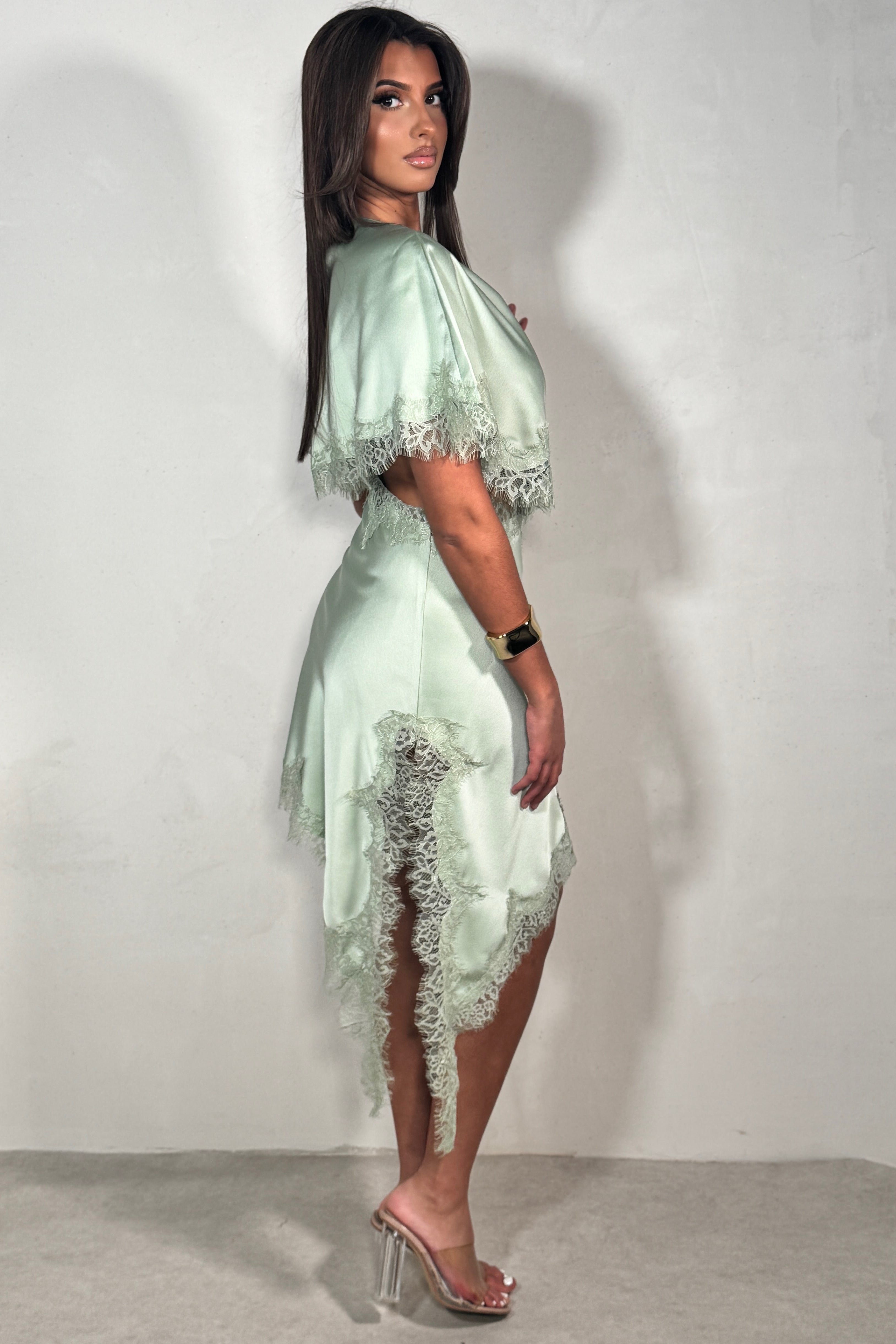 Robe destructurée satin et dentelle femme + brassière assorti