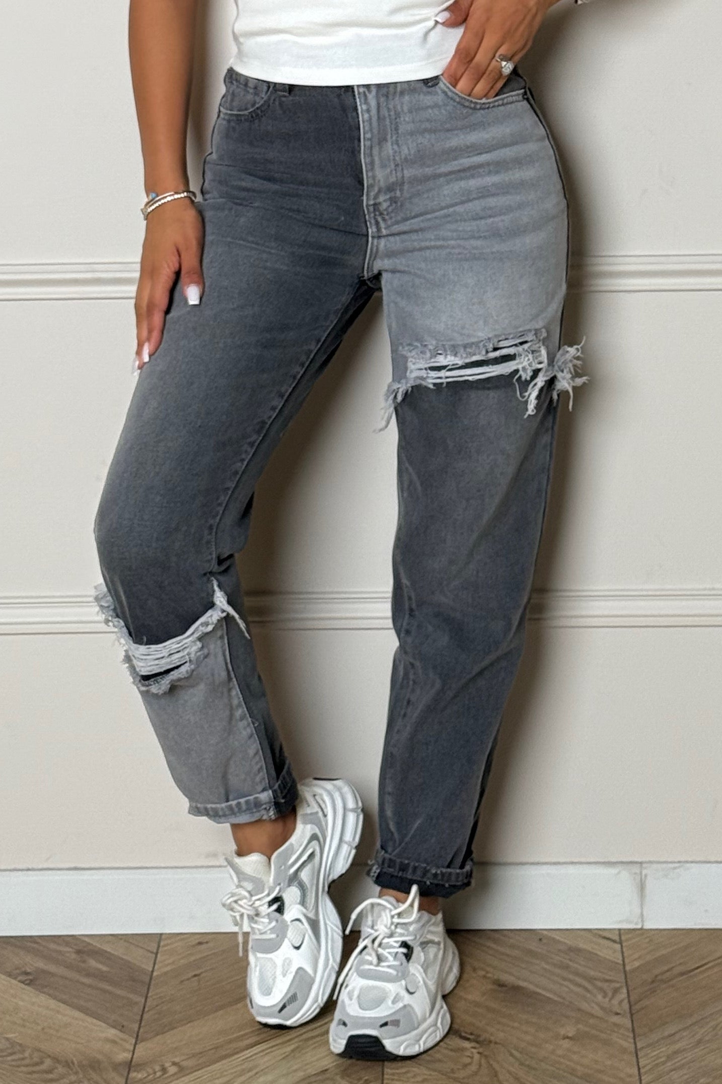 Détail effets destroy jeans déstructuré BLOOSHOP
