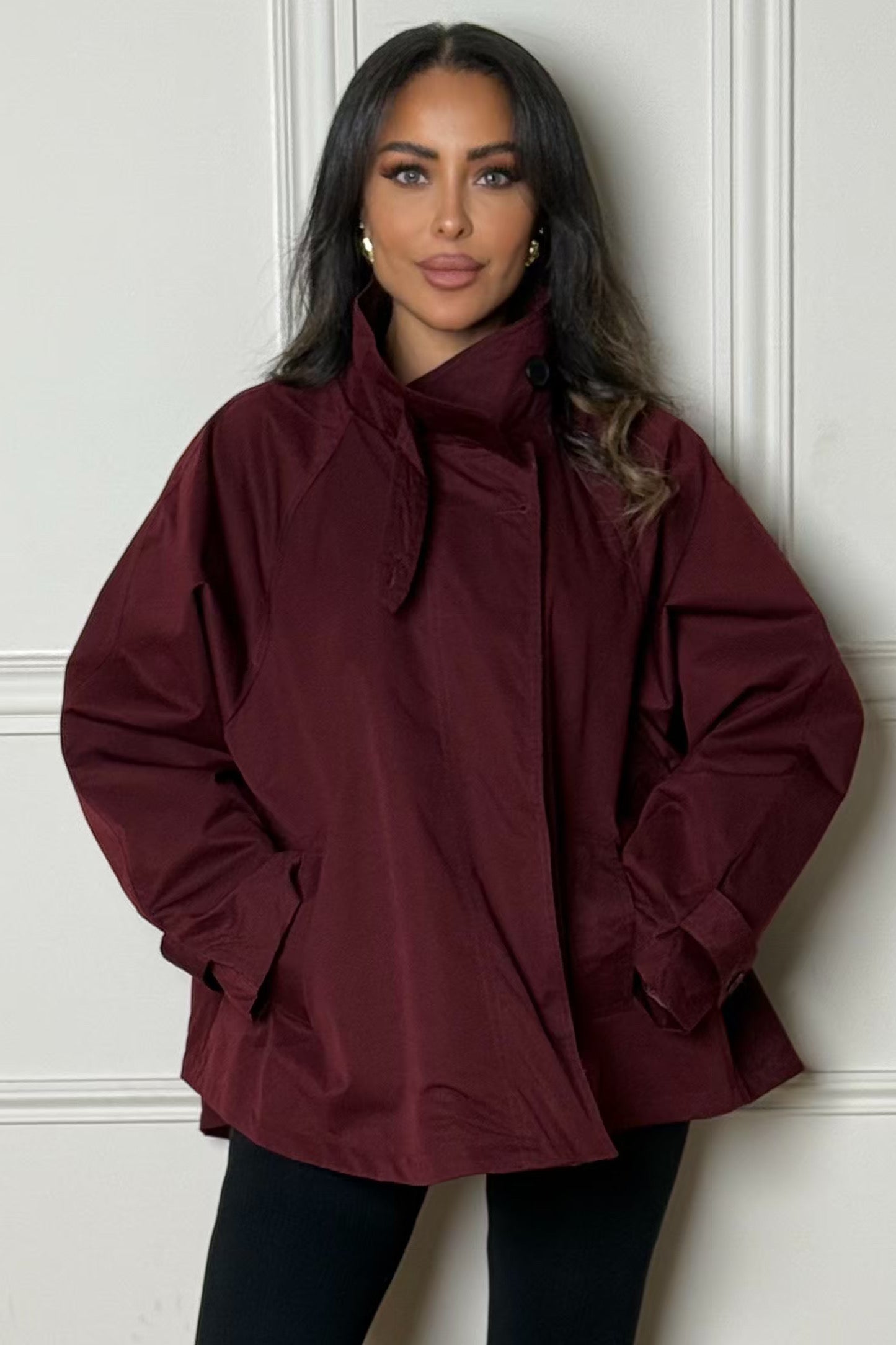 Trench cape court femme élégant style moderne BLOOSHOP

