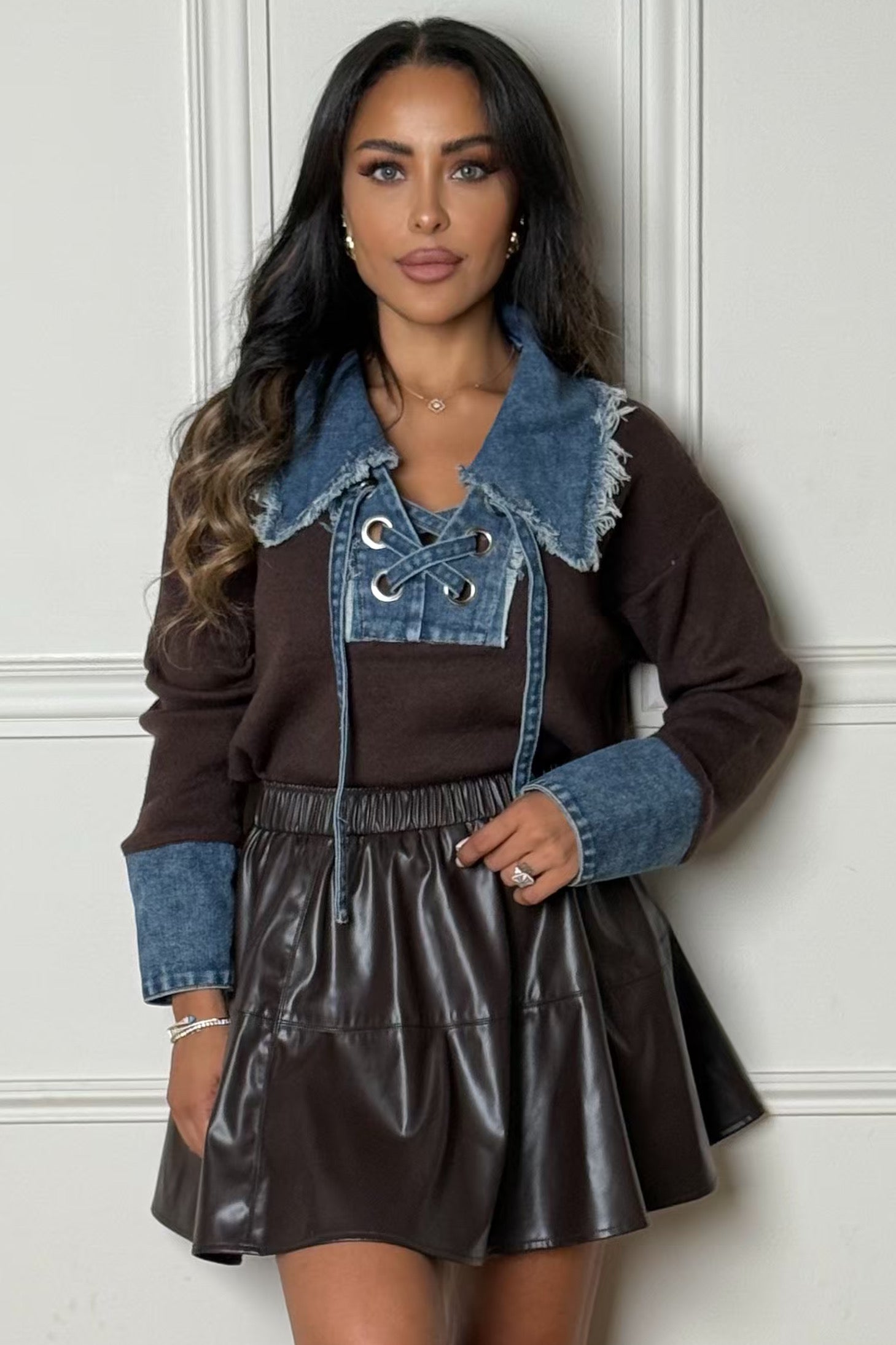 Détail col laçage original pull bimatière BLOOSHOP
