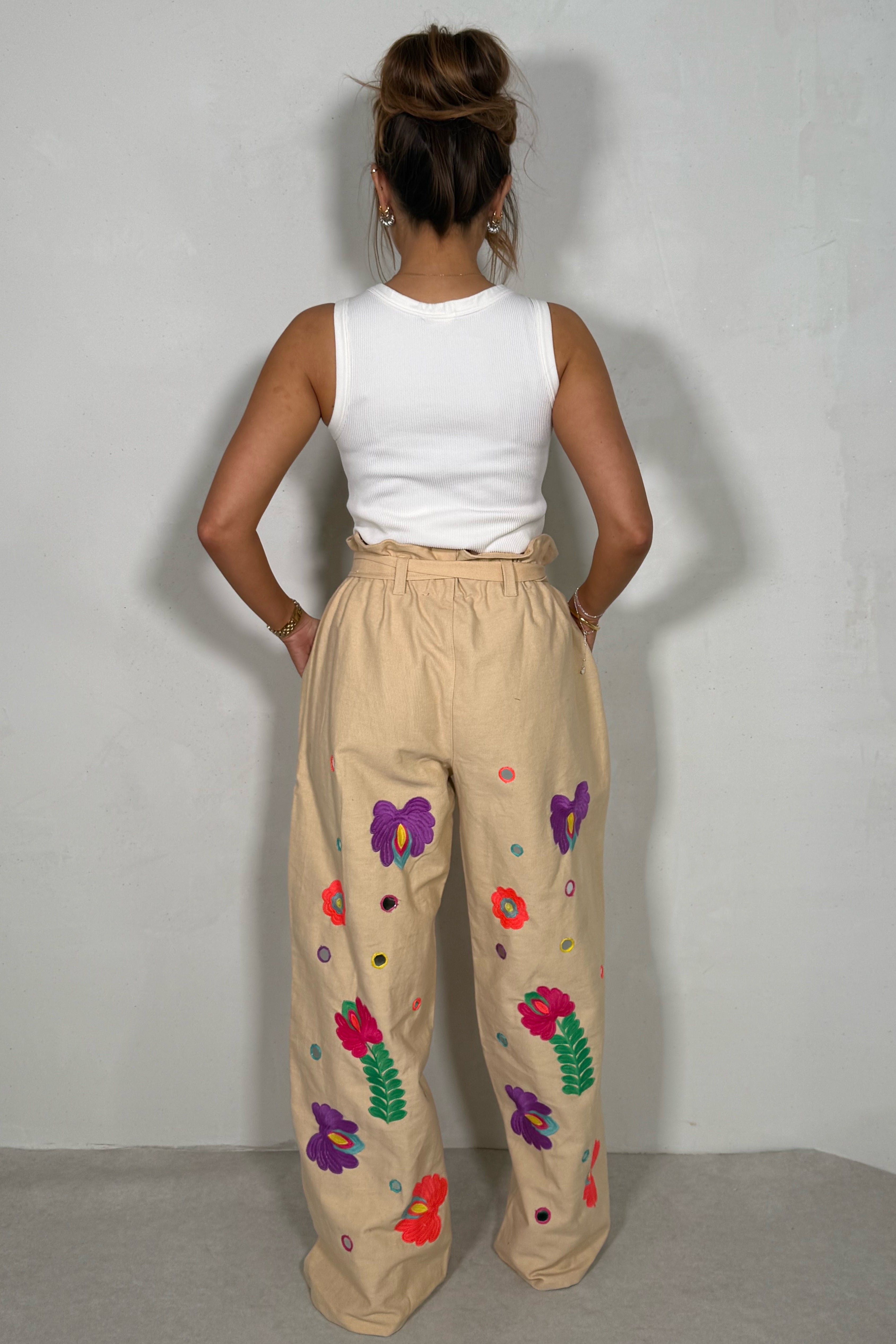 Jean Broderie Florale Femme – Dénim & Poésie