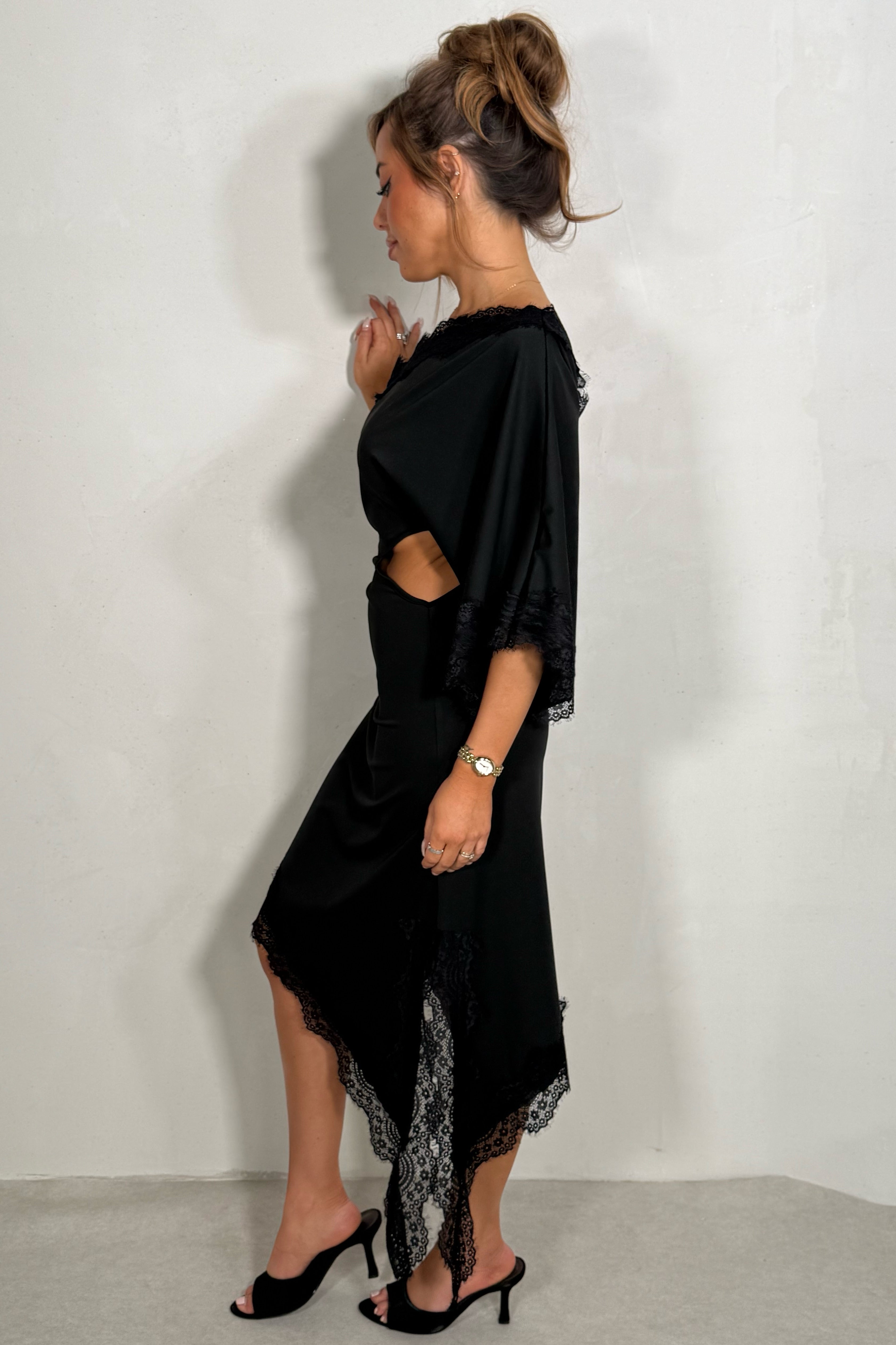Robe asymétrique avec dentelle femme