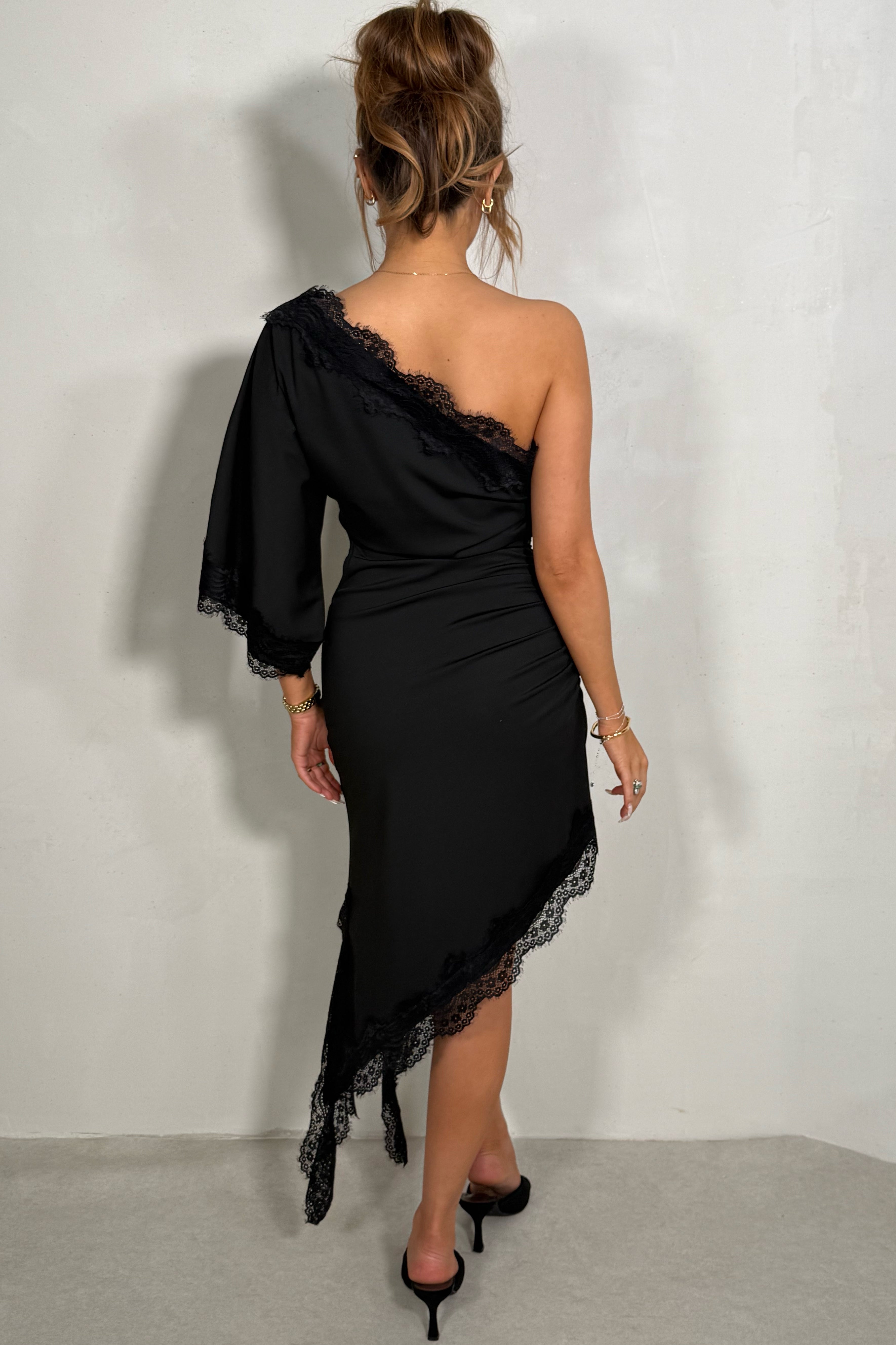 Robe asymétrique avec dentelle femme